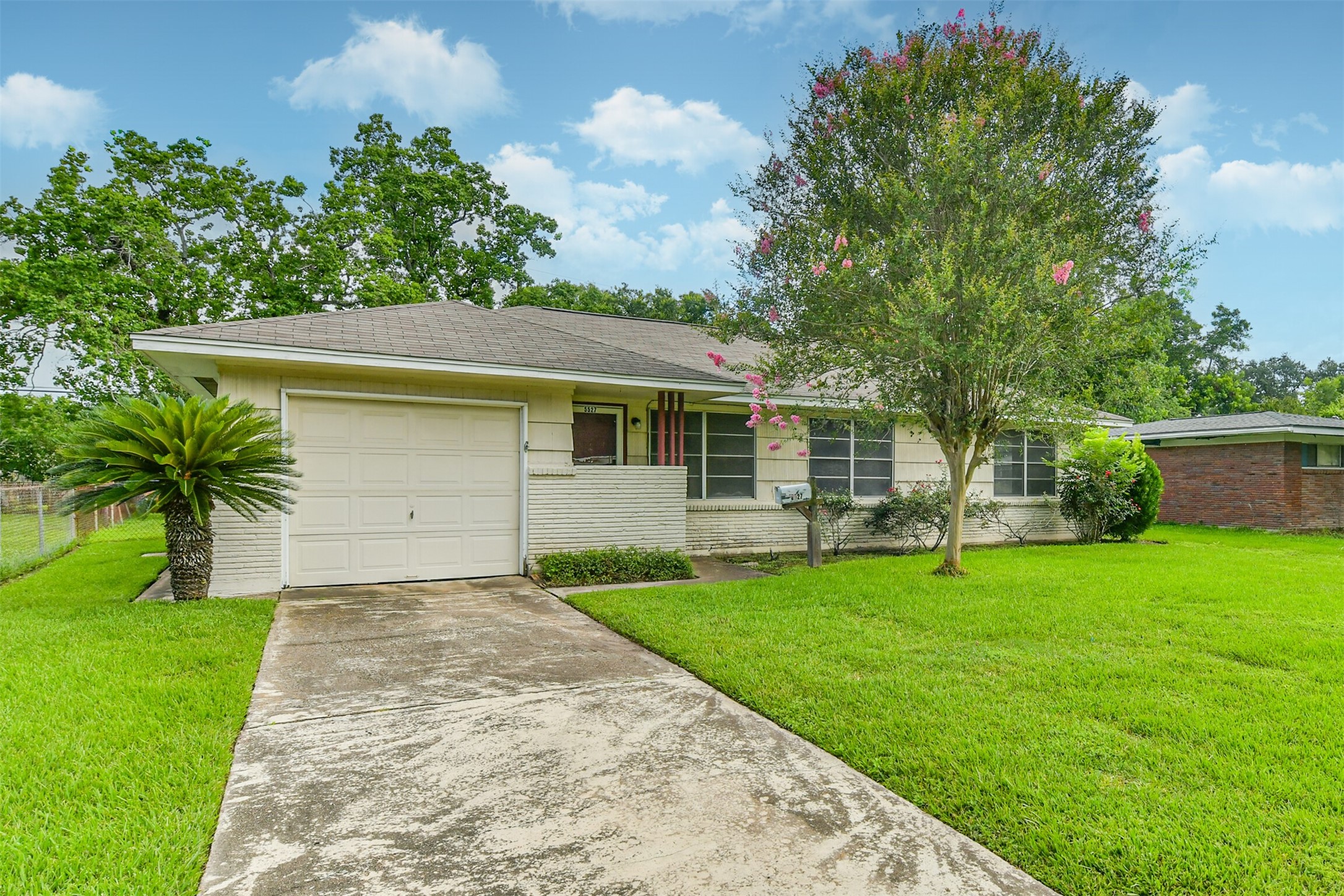 5527 Winding Creek Way Property Photo 3