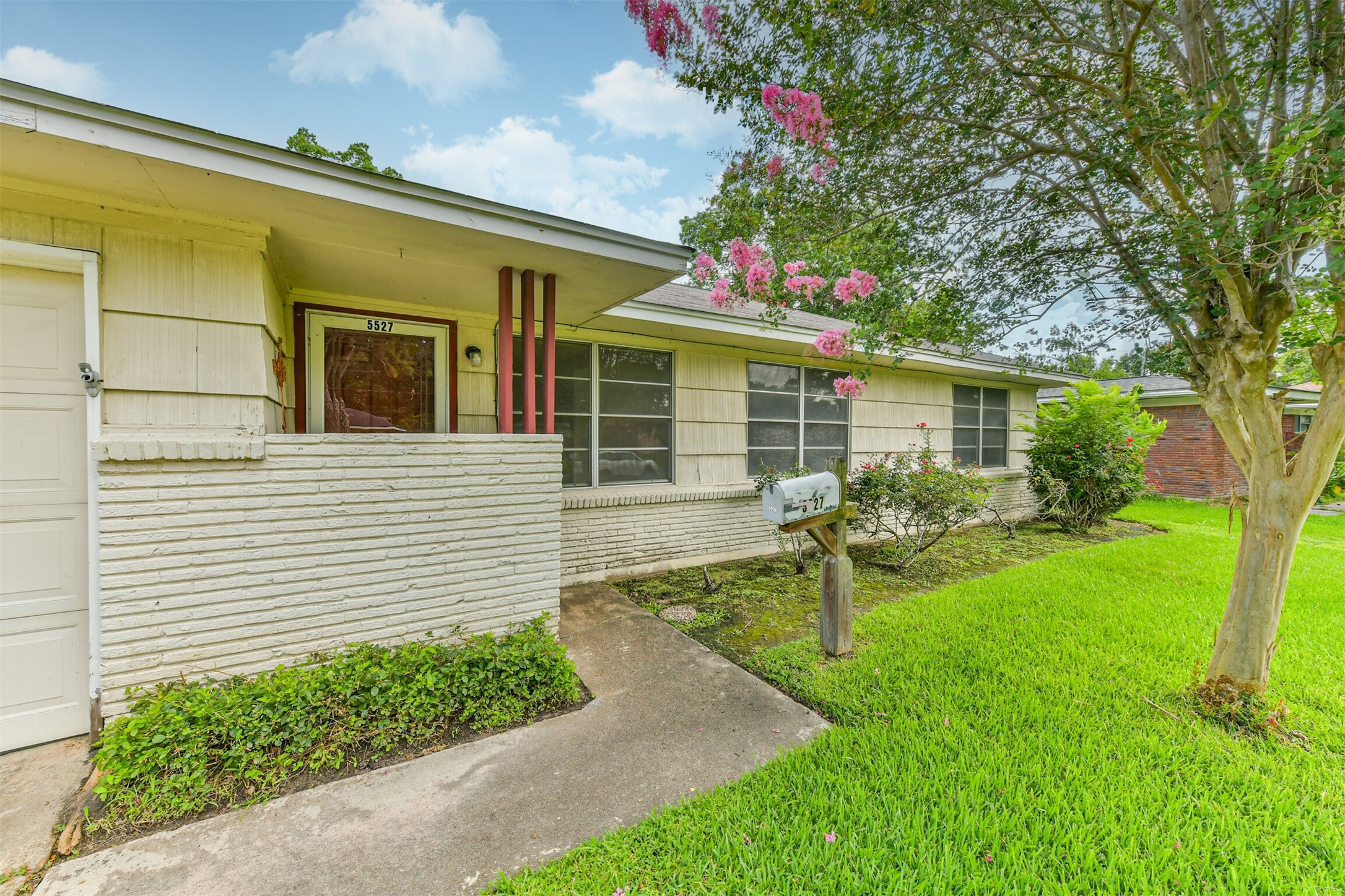 5527 Winding Creek Way Property Photo 4