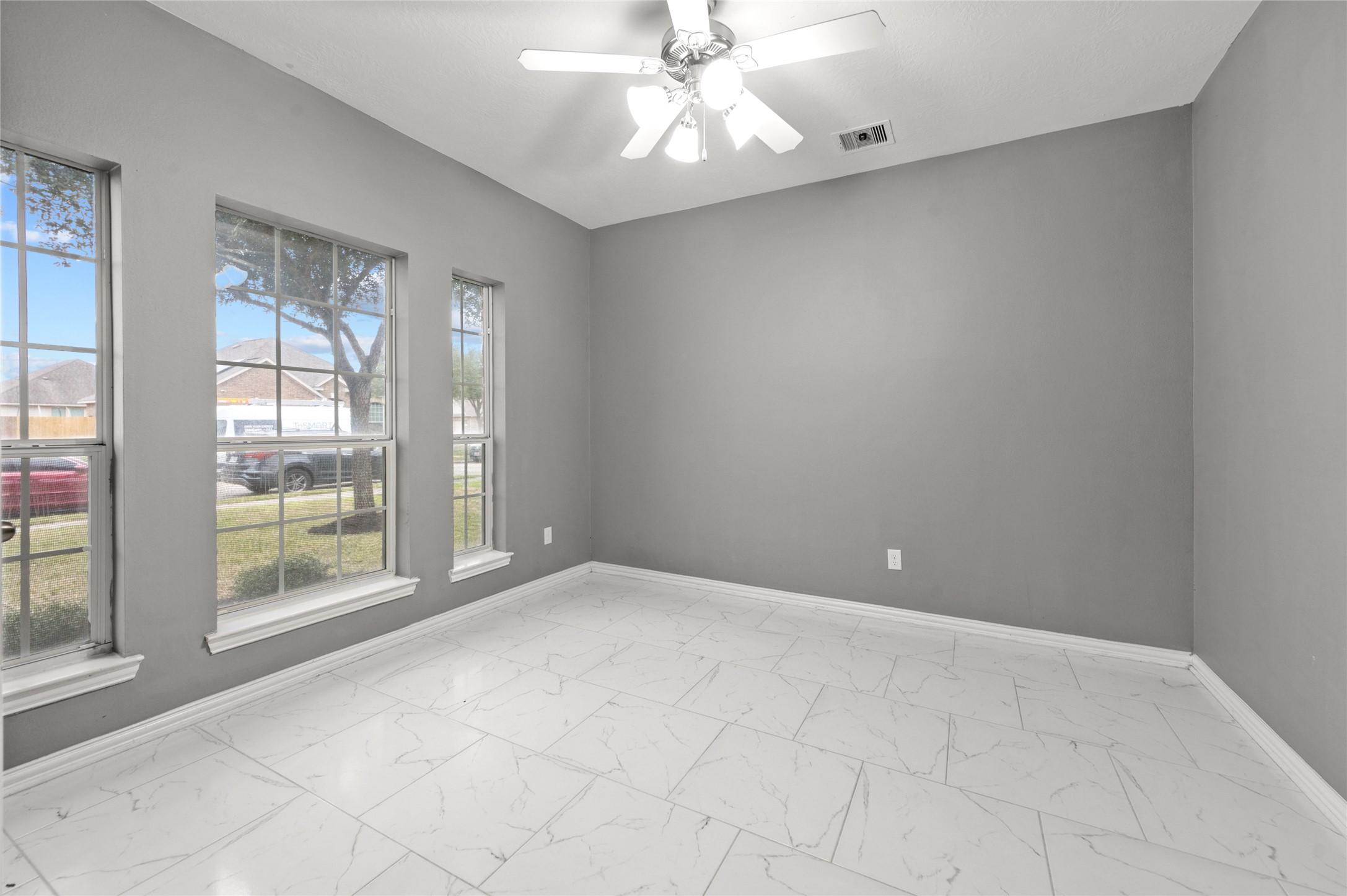 1505 Meadow Wood Drive Property Photo 4