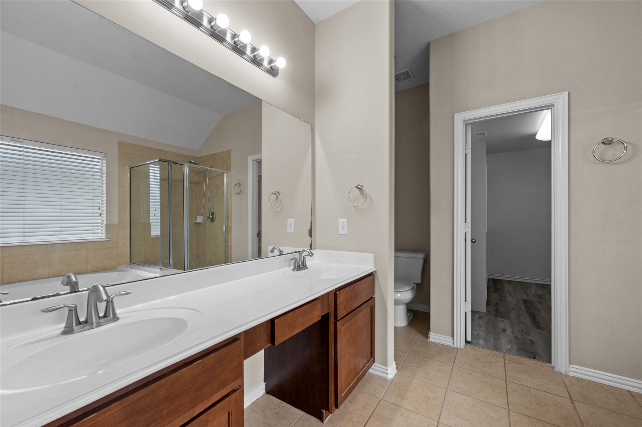 1505 Meadow Wood Drive Property Photo 15