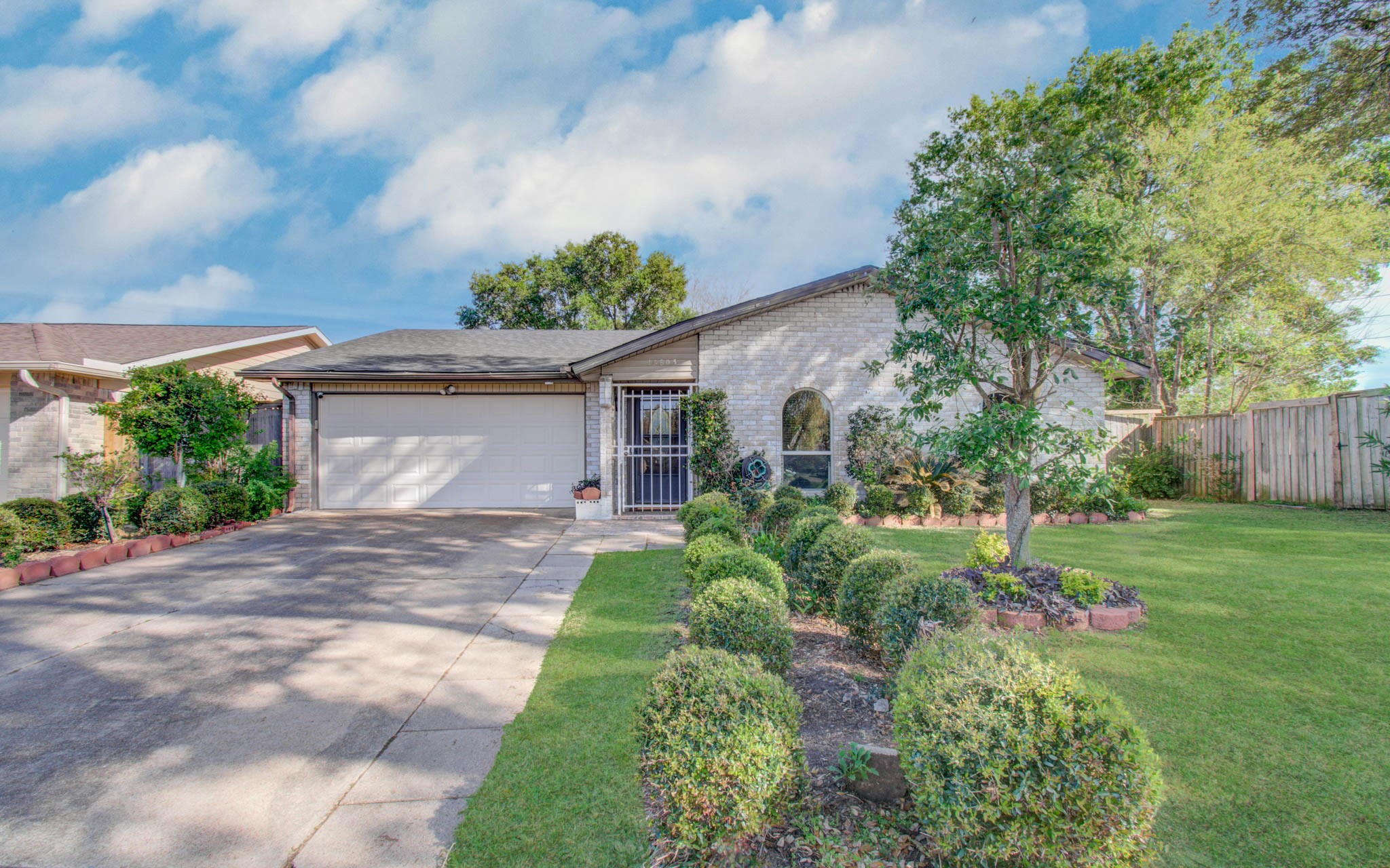 16603 Great Glen Drive Property Photo 3