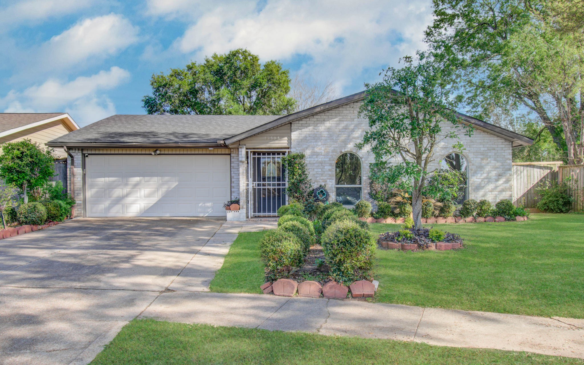 16603 Great Glen Drive Property Photo 4