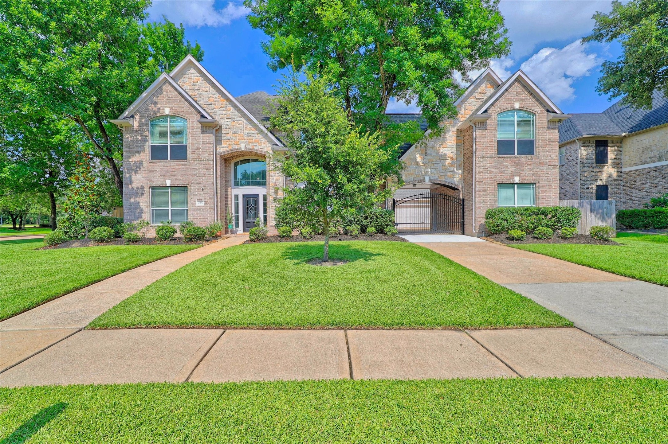 13726 Magnolia Manor Drive Property Photo 1