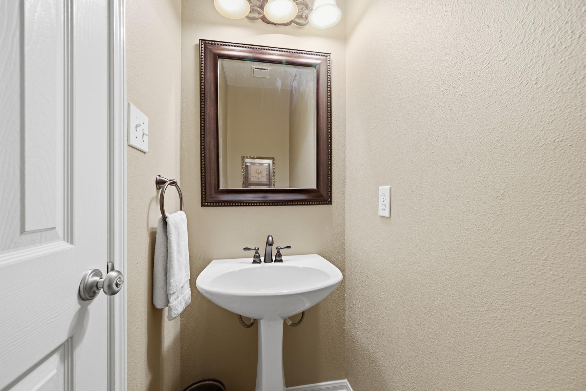 67 Driftoak Circle Property Photo 8