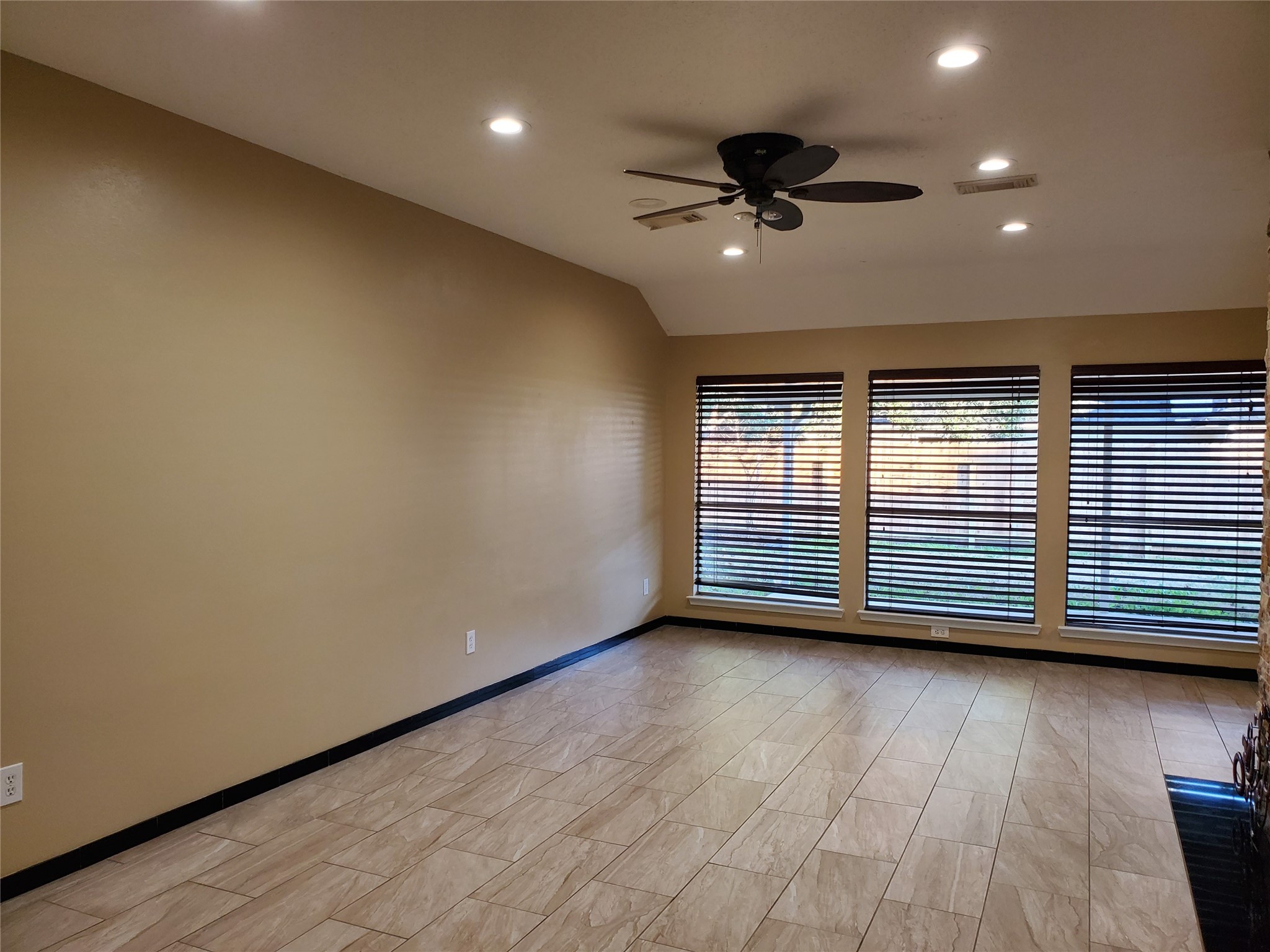 2107 Tower Bridge Road Property Photo 4