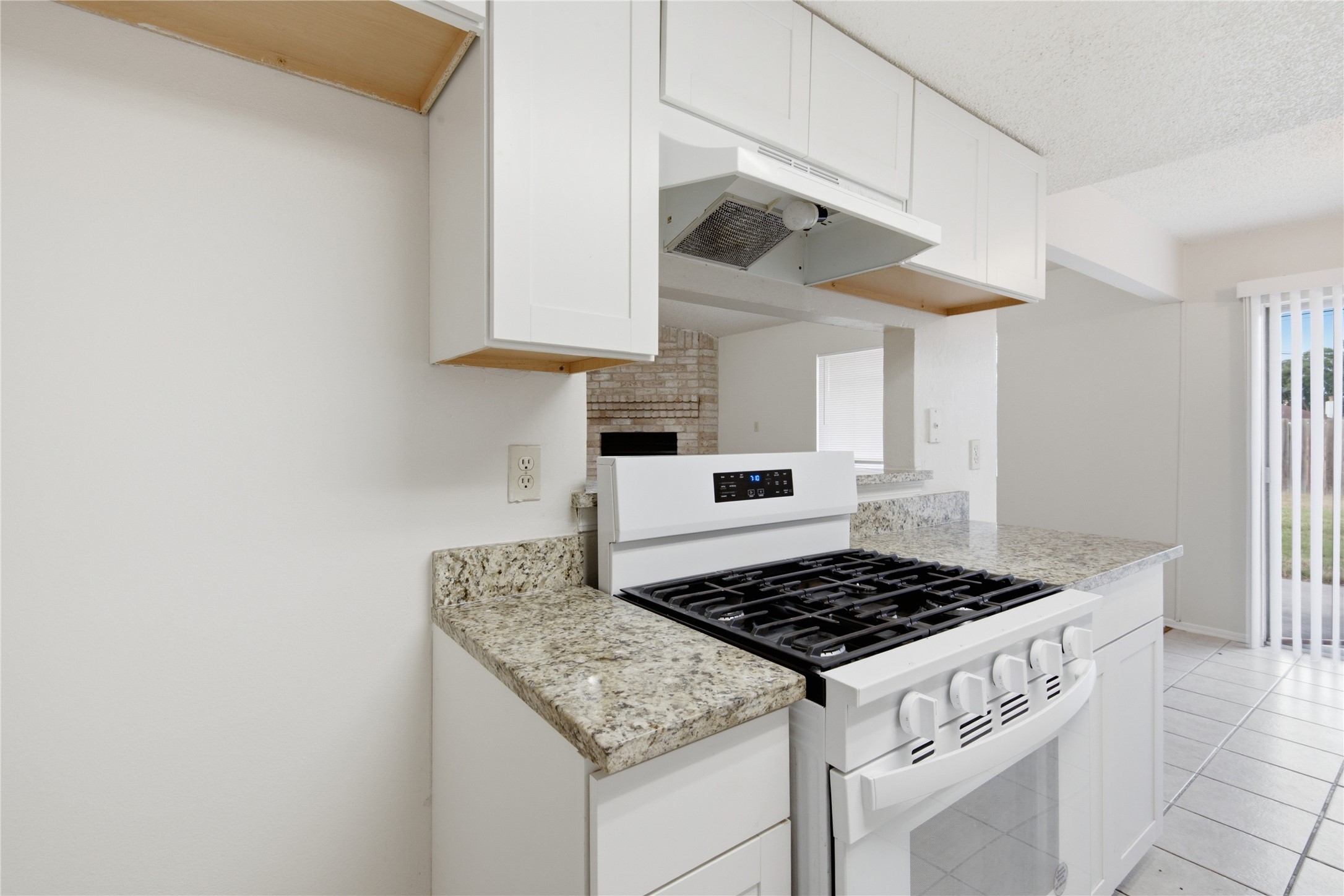 18214 Almonte Lane Property Photo 6