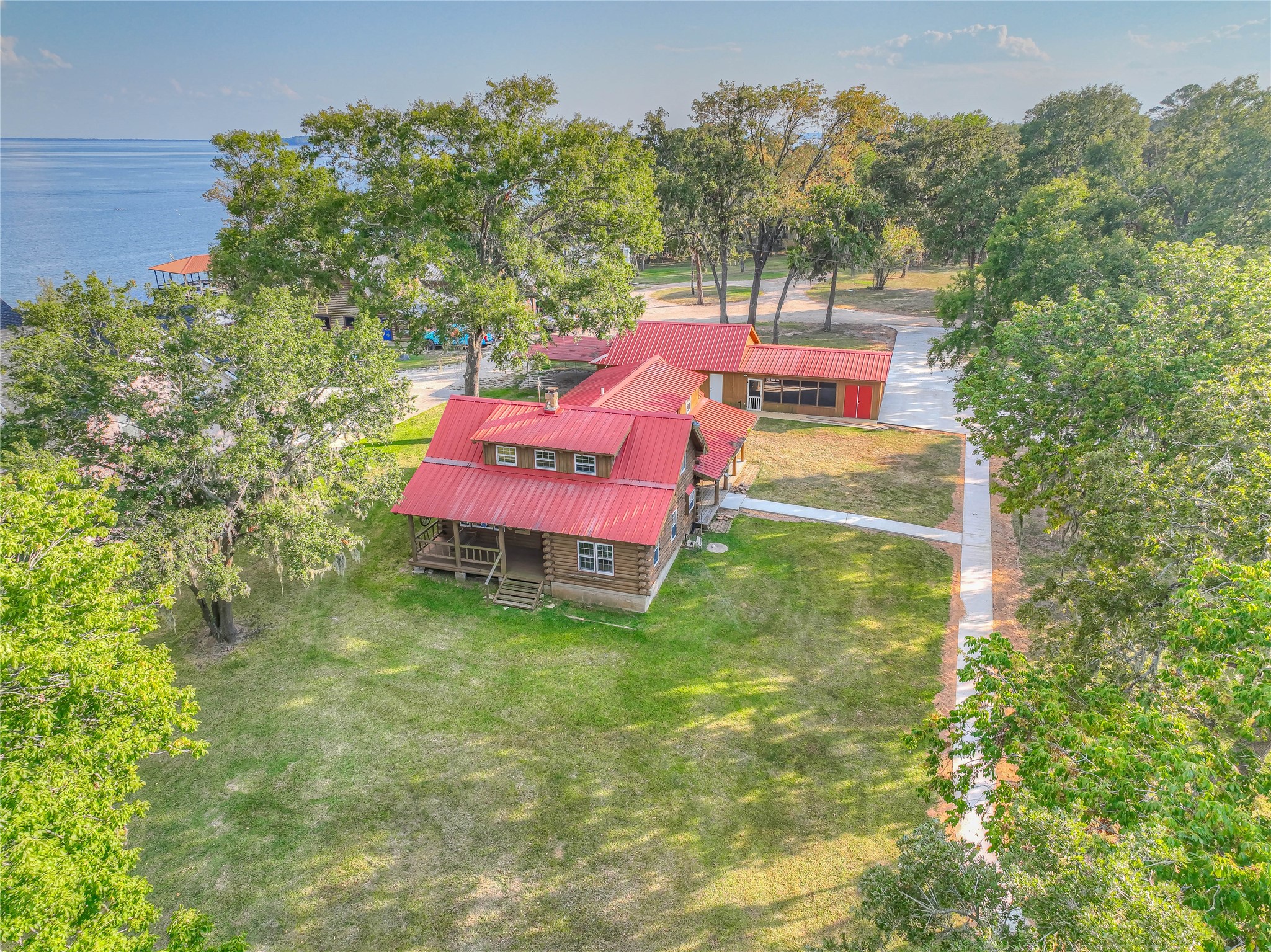 185 Country Lane Property Photo 4