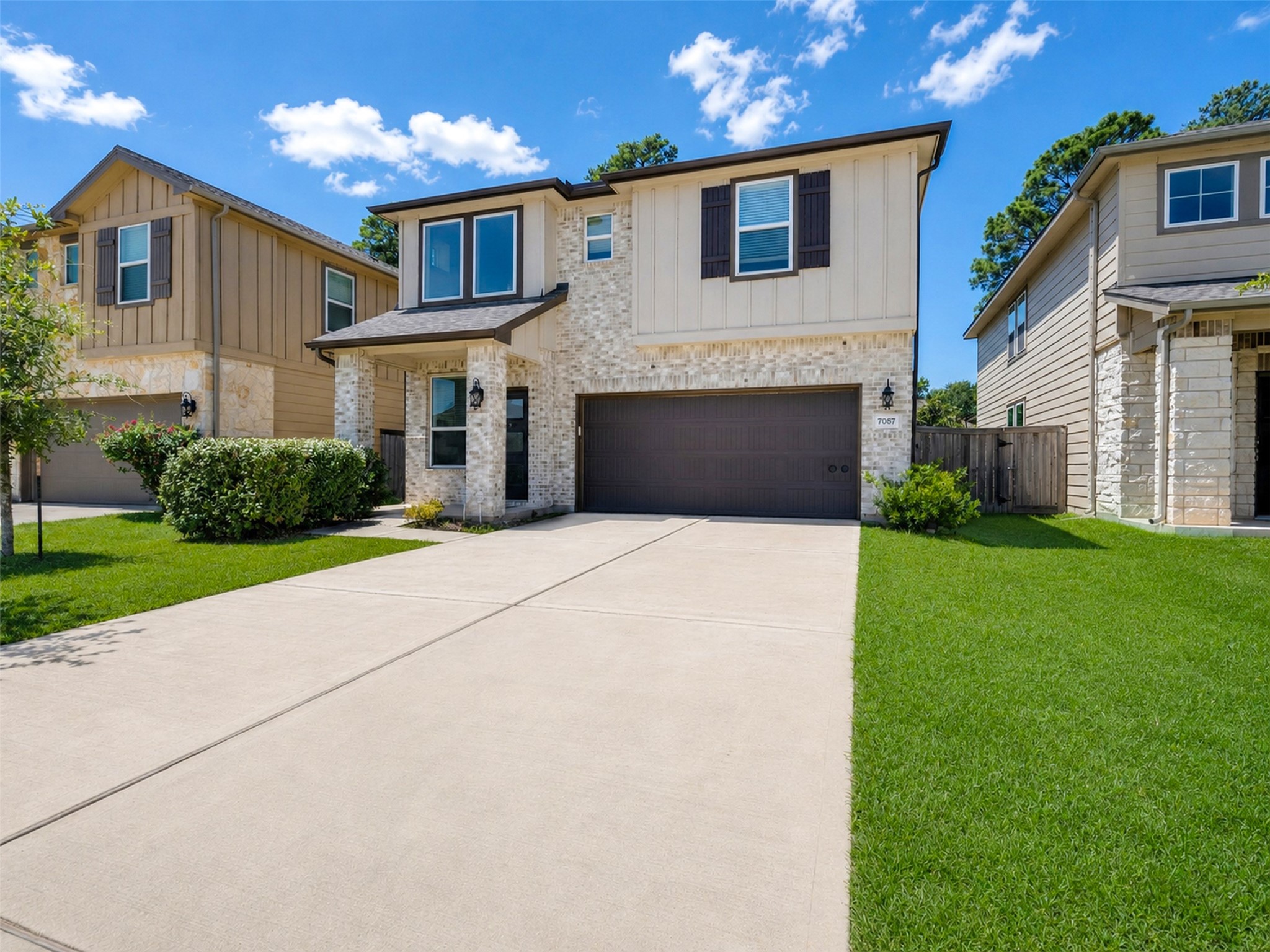 7087 Silverleaf Oak Street Property Photo 2