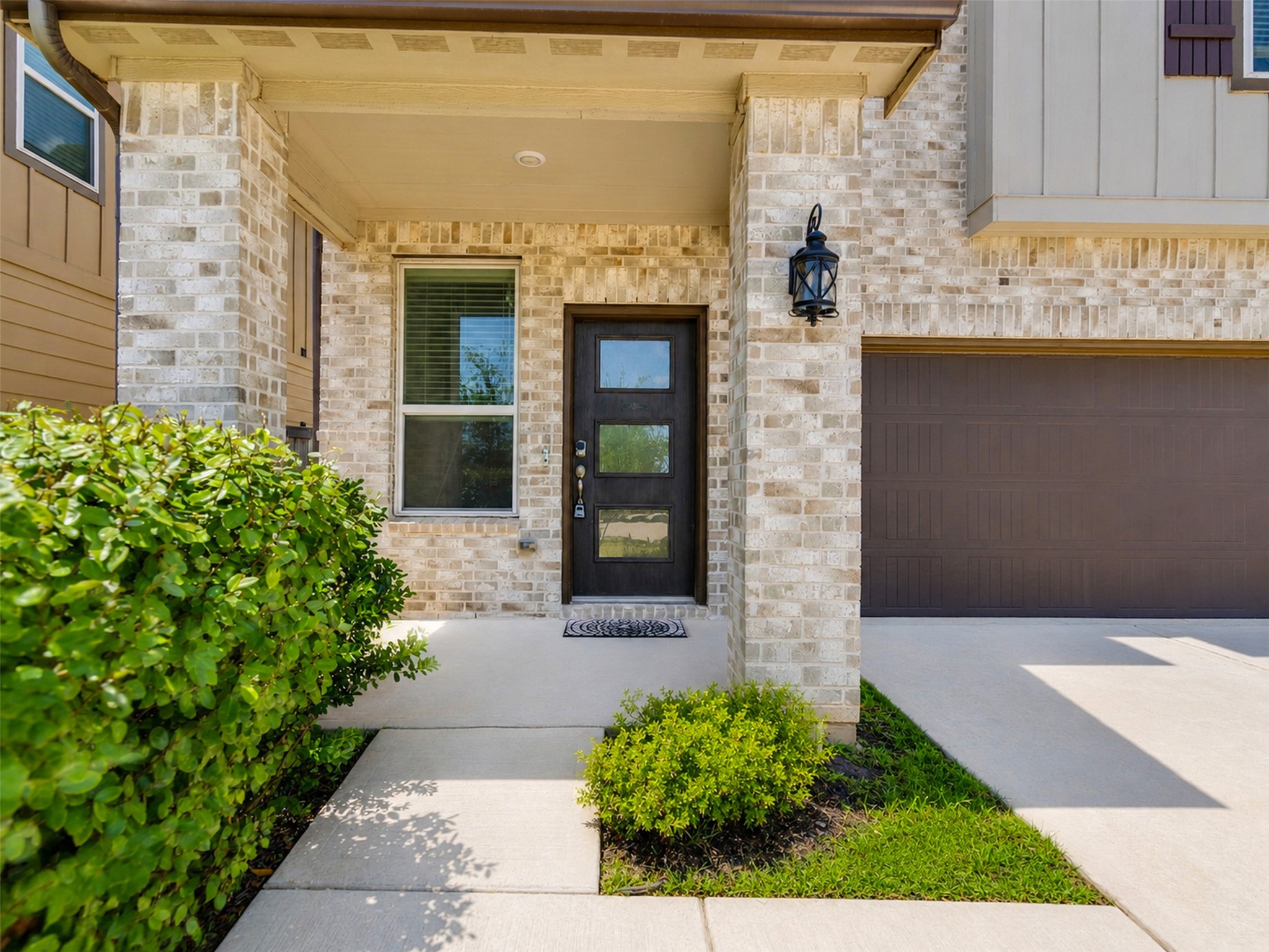 7087 Silverleaf Oak Street Property Photo 3