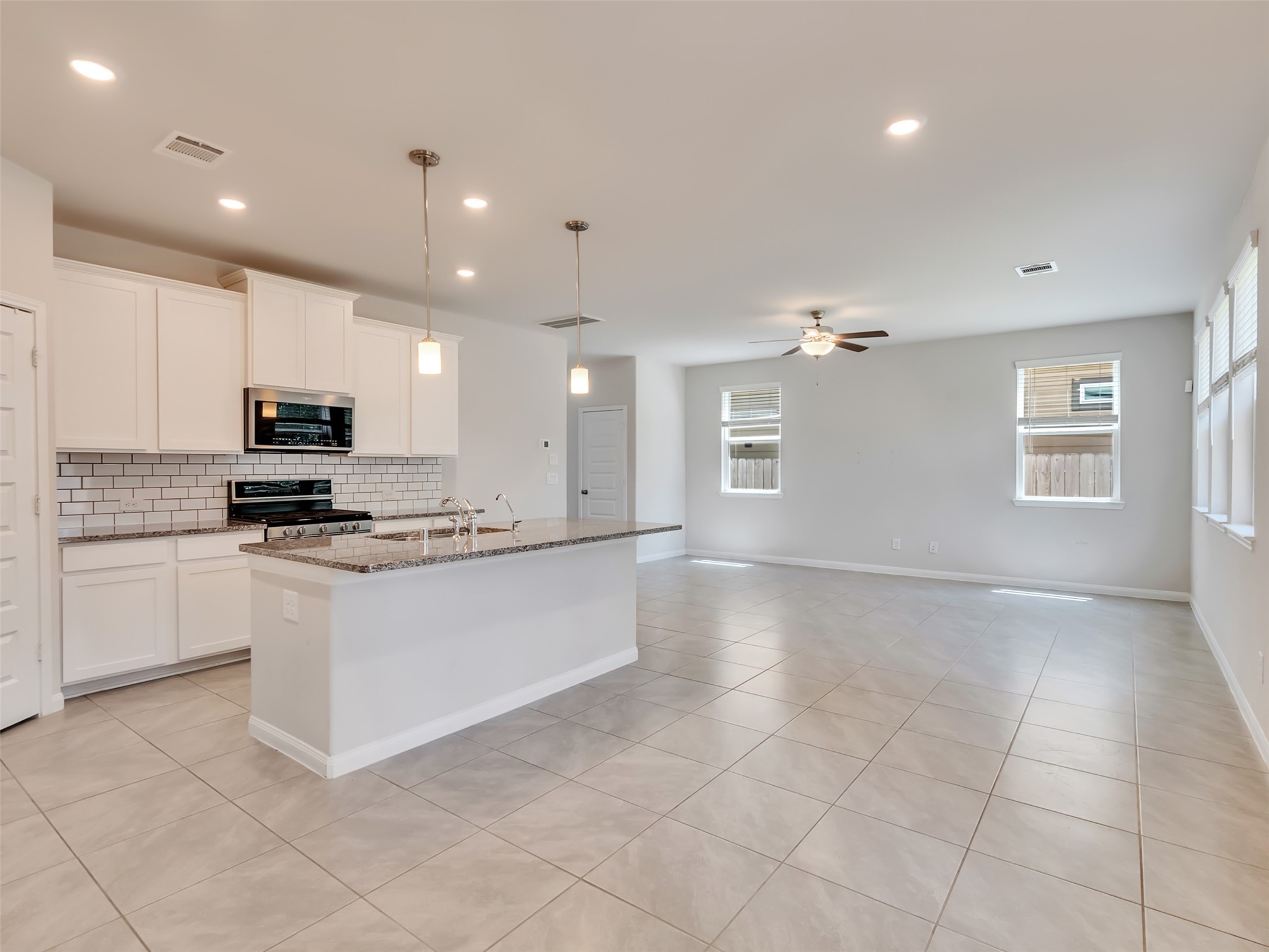 7087 Silverleaf Oak Street Property Photo 6