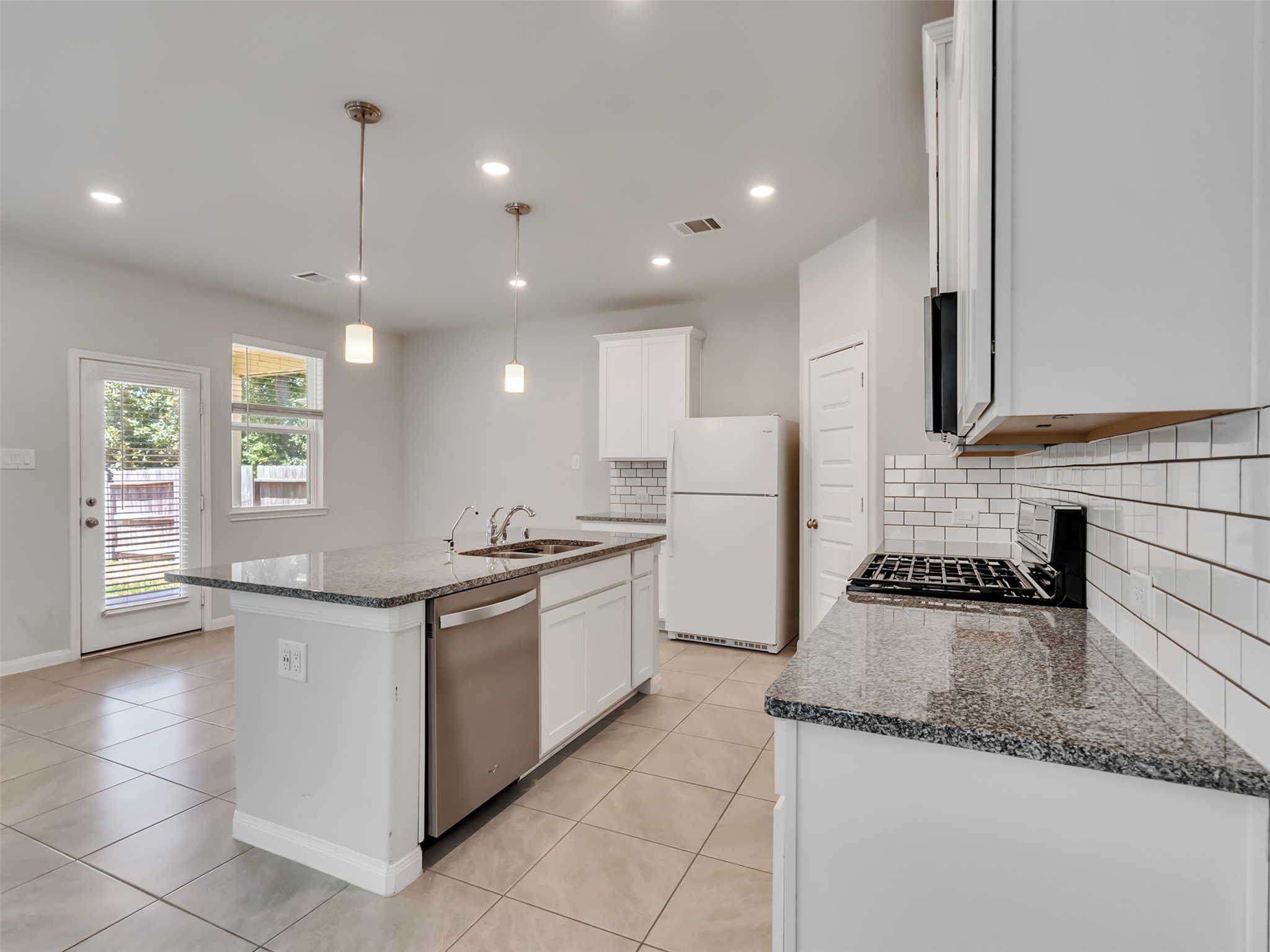 7087 Silverleaf Oak Street Property Photo 8