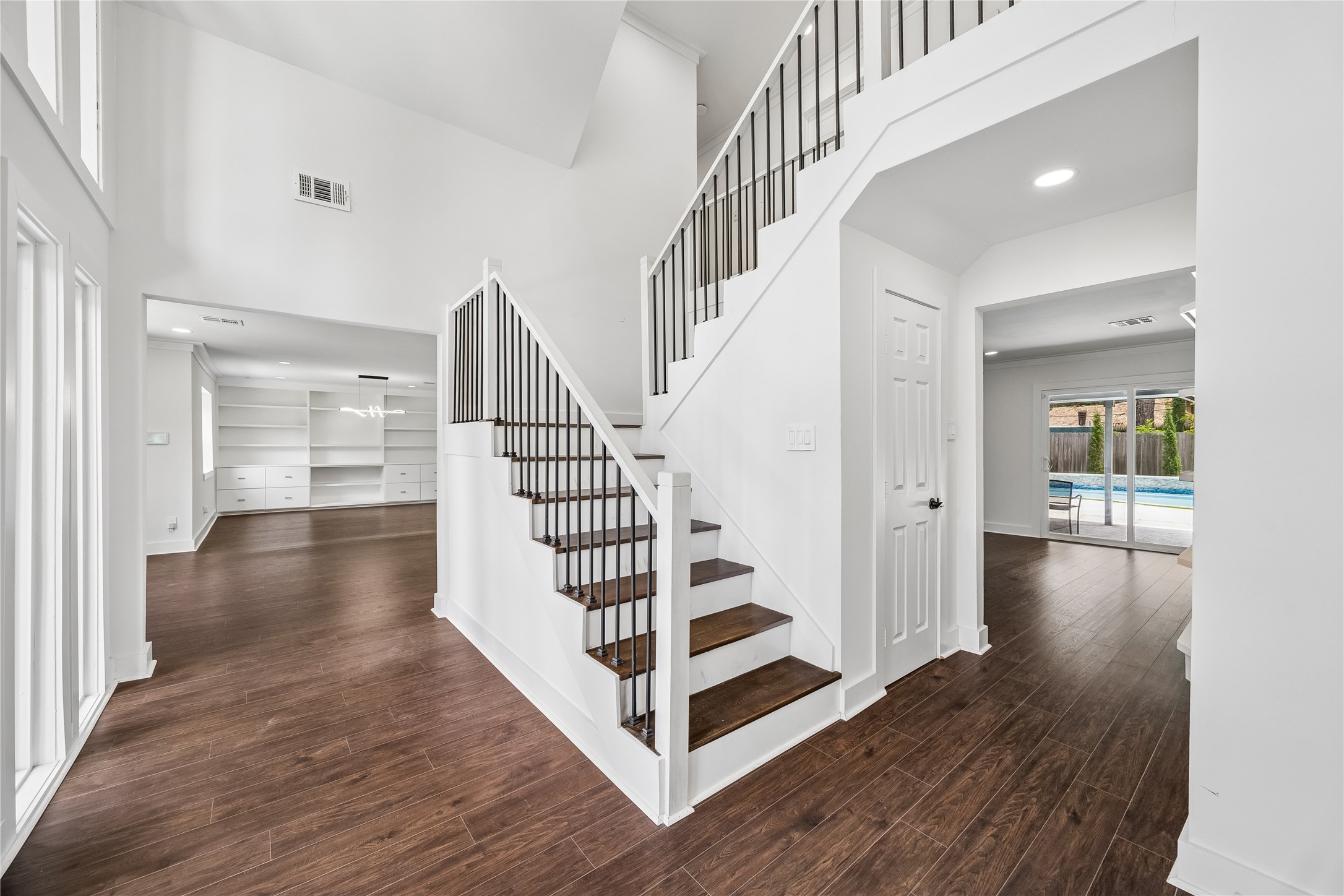 17922 Rolling Creek Drive Property Photo 2