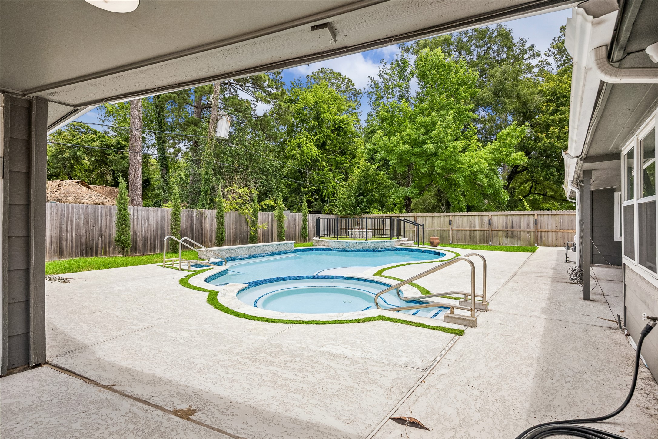 17922 Rolling Creek Drive Property Photo 34