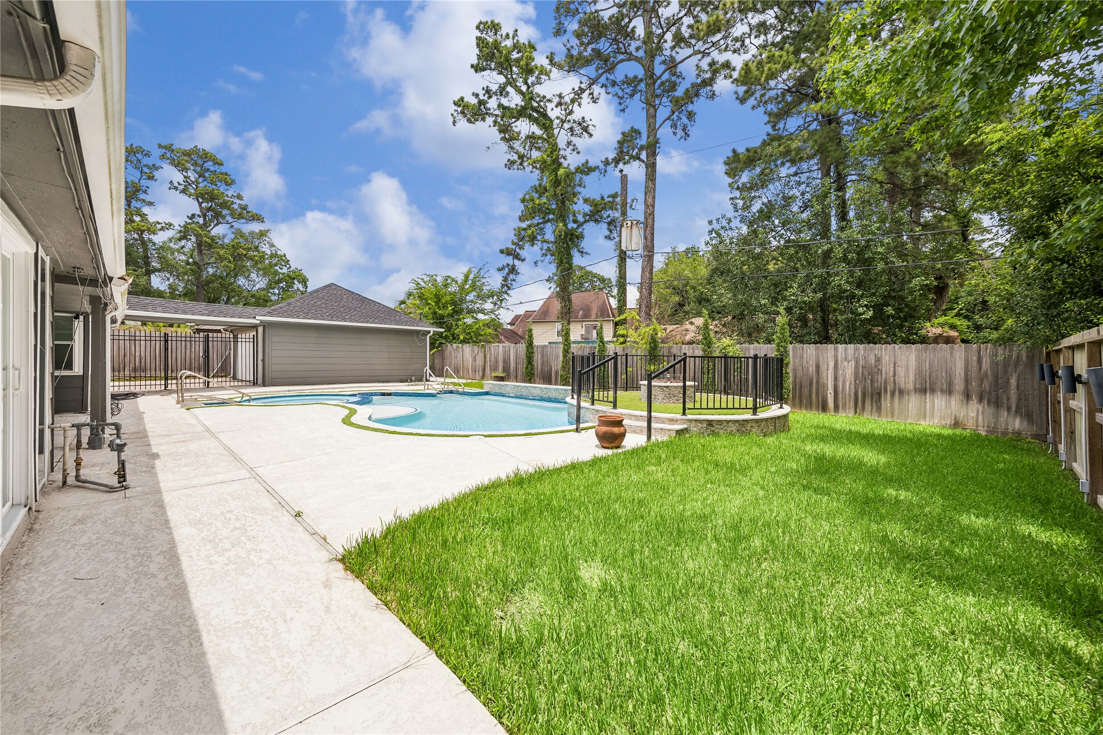 17922 Rolling Creek Drive Property Photo 35