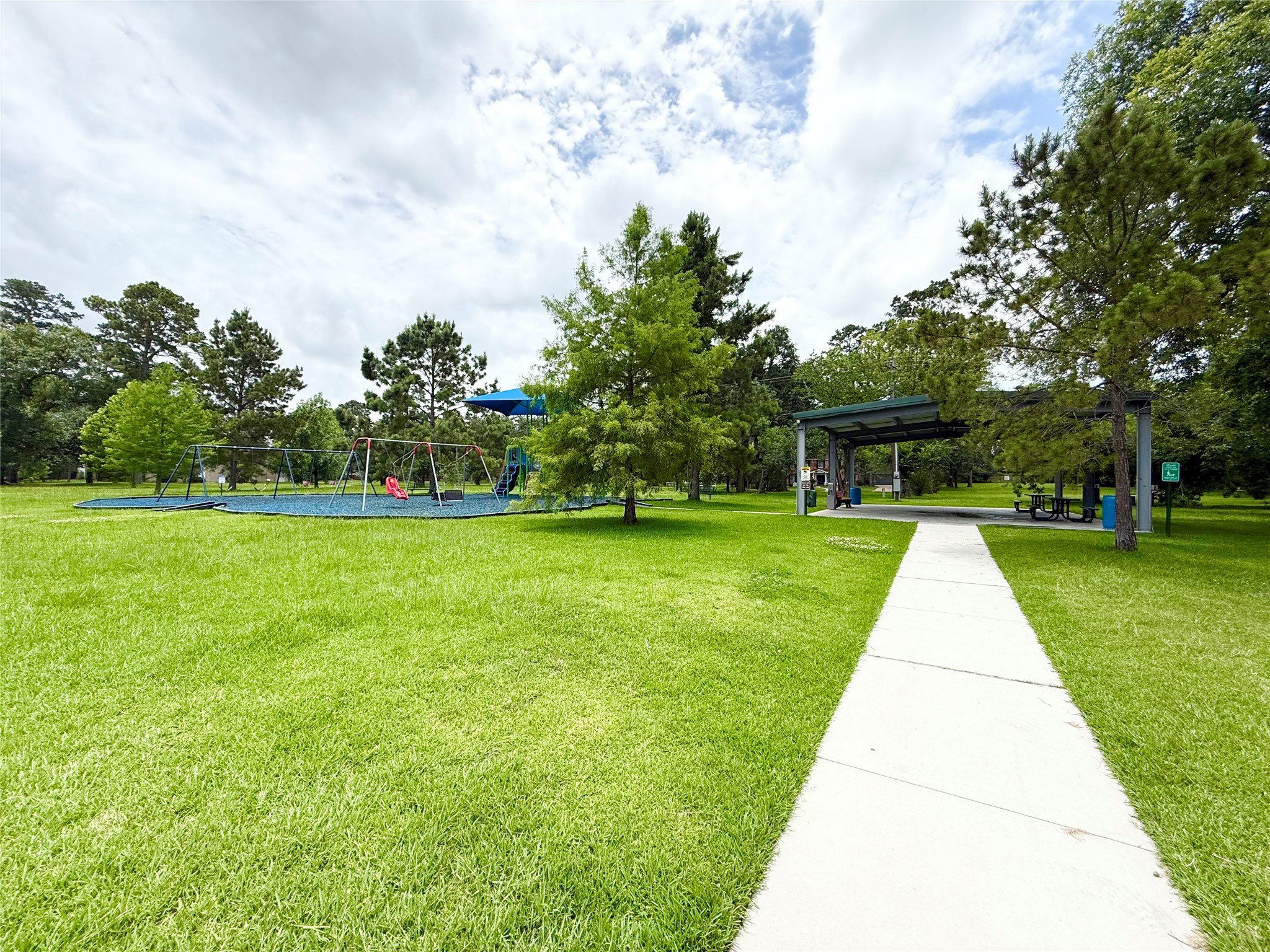17922 Rolling Creek Drive Property Photo 40