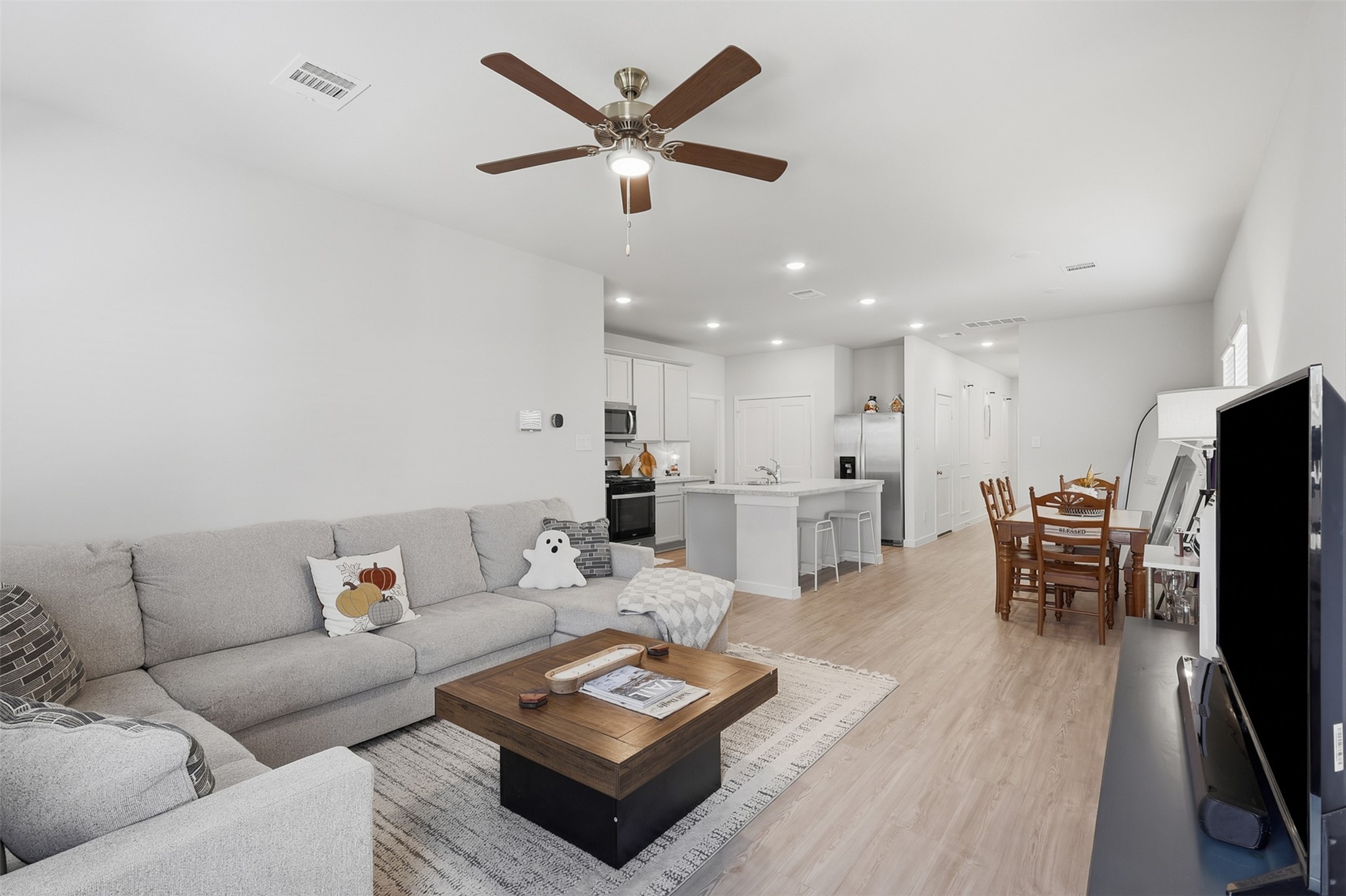 16835 Pandora Way Property Photo 3