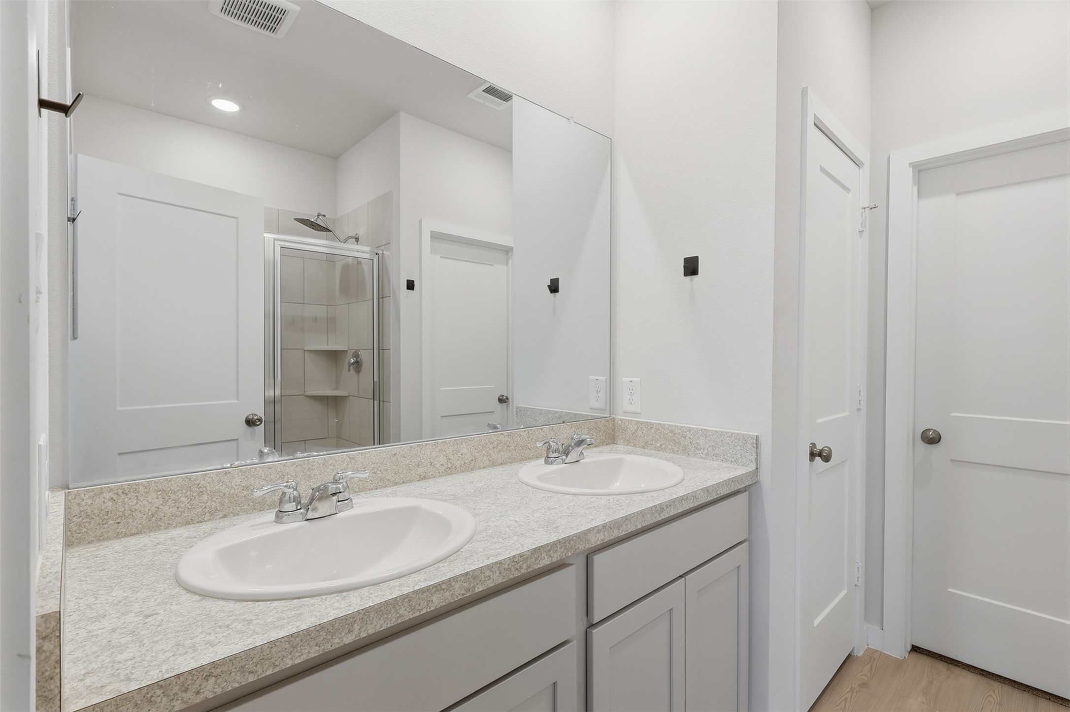 16835 Pandora Way Property Photo 8