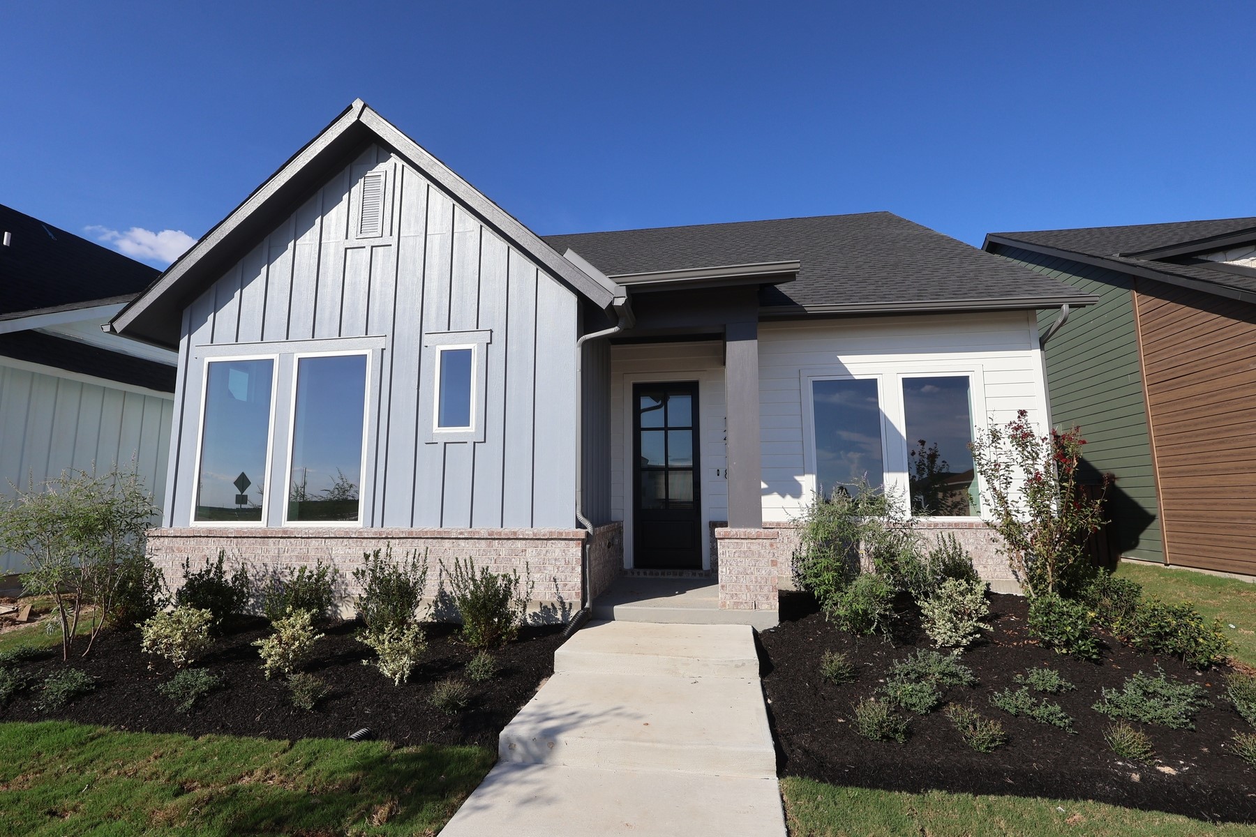 12118 Trailing Twilight Drive Property Photo 2