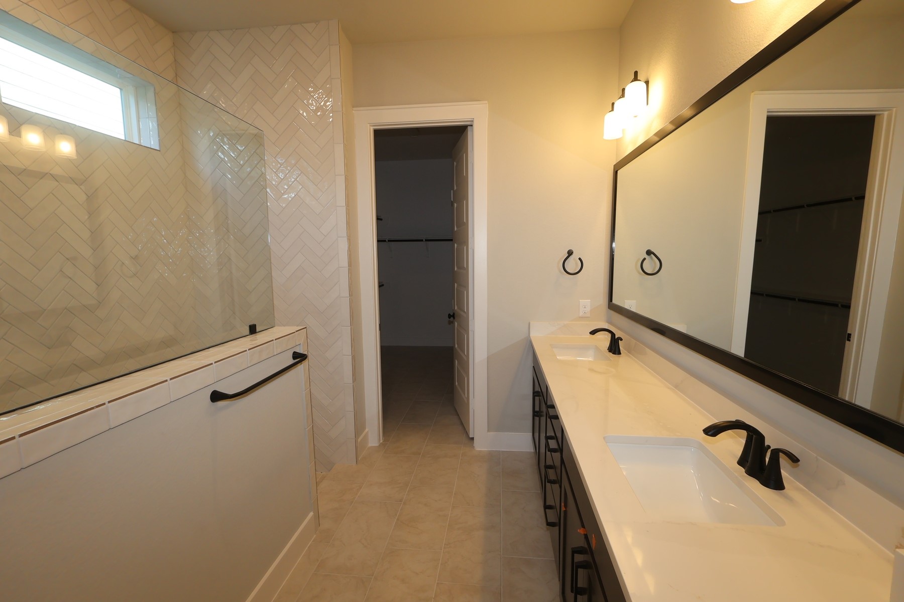 12118 Trailing Twilight Drive Property Photo 12