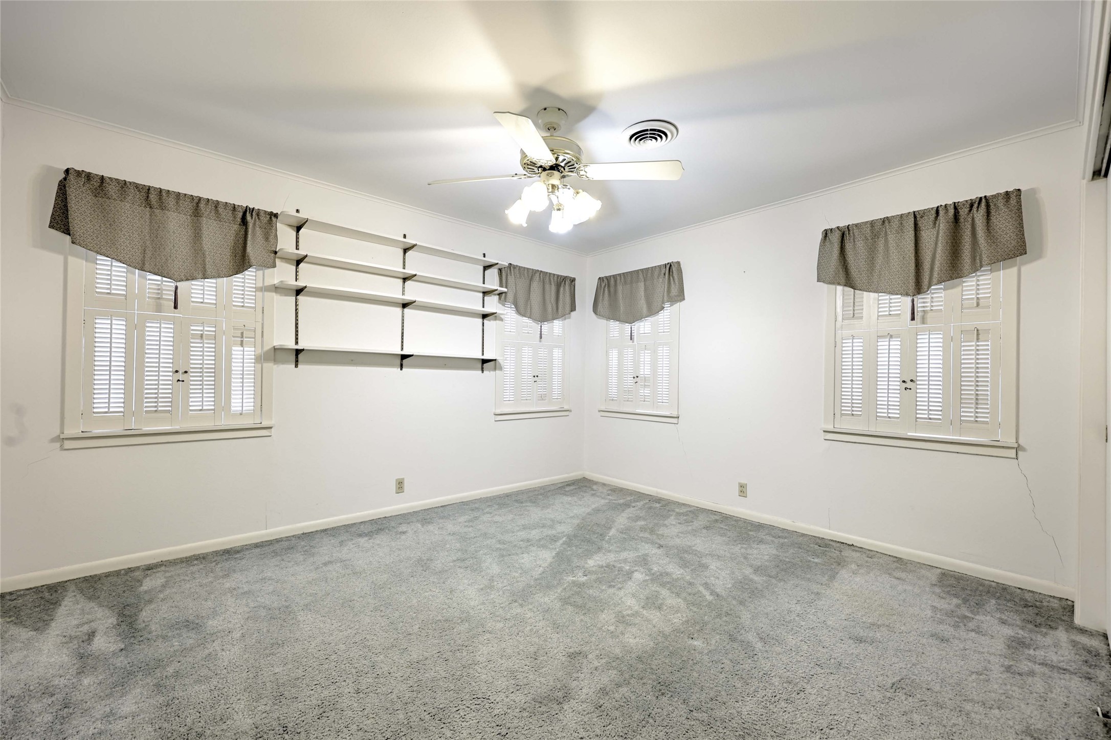302 Baumgarten Street Property Photo 20