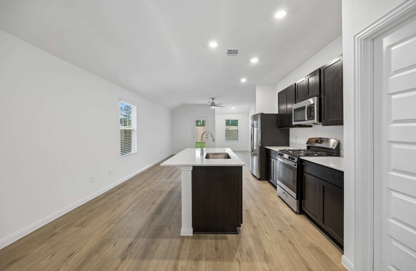 13803 Lago Vista Drive Property Photo 5