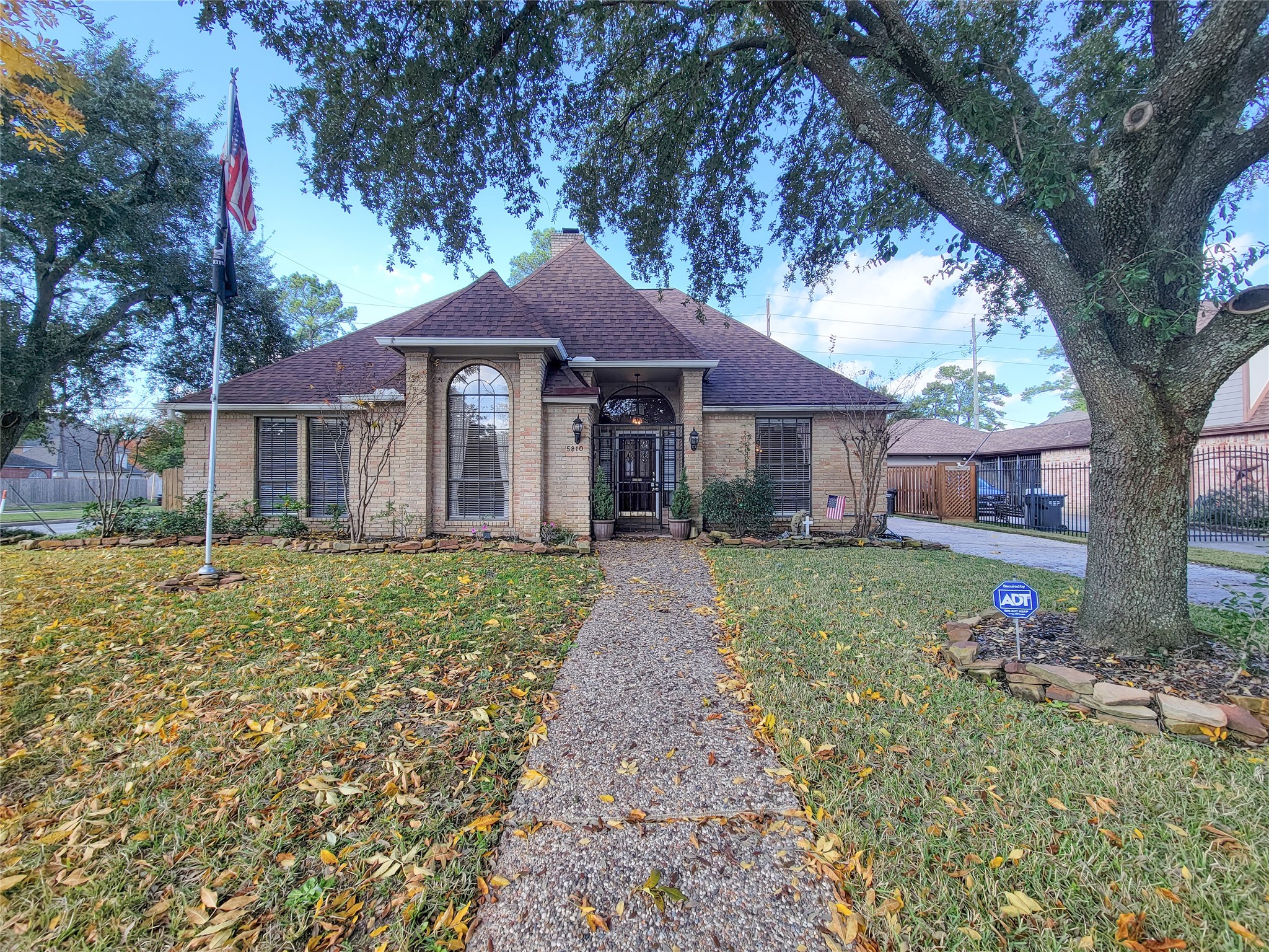 5810 Glenmere Lane Property Photo 1