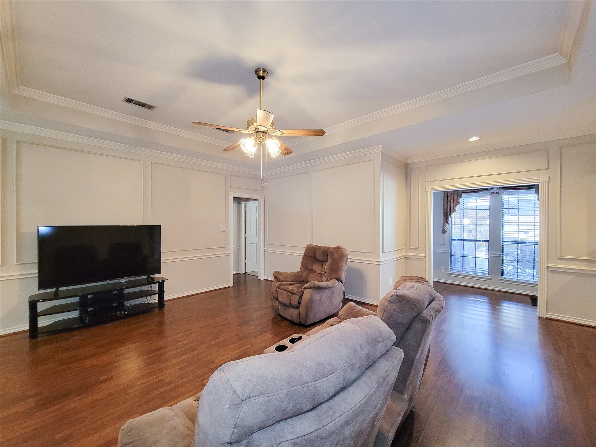 5810 Glenmere Lane Property Photo 4