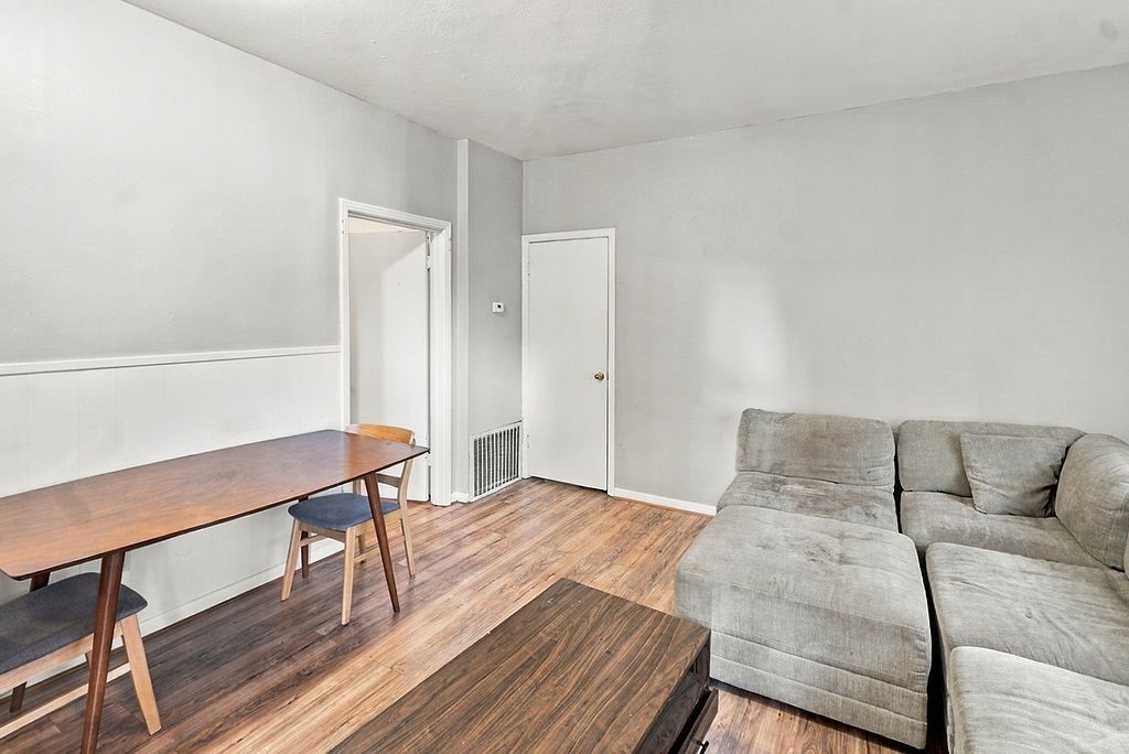 2804 Arlington Street Property Photo 16