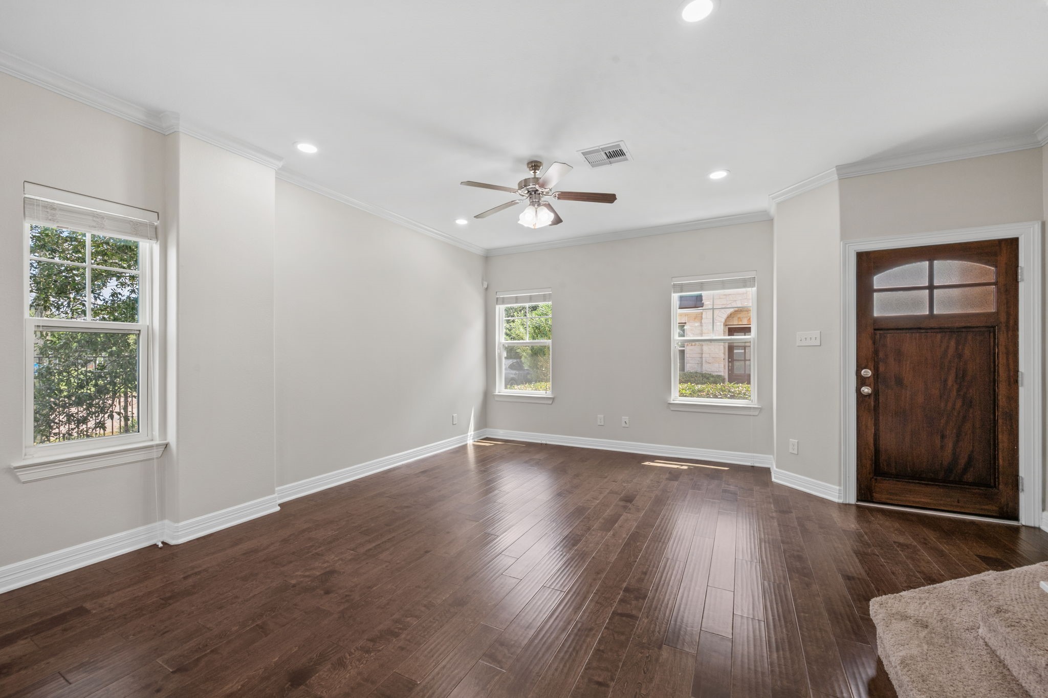 4827 Hardy Street Property Photo 4