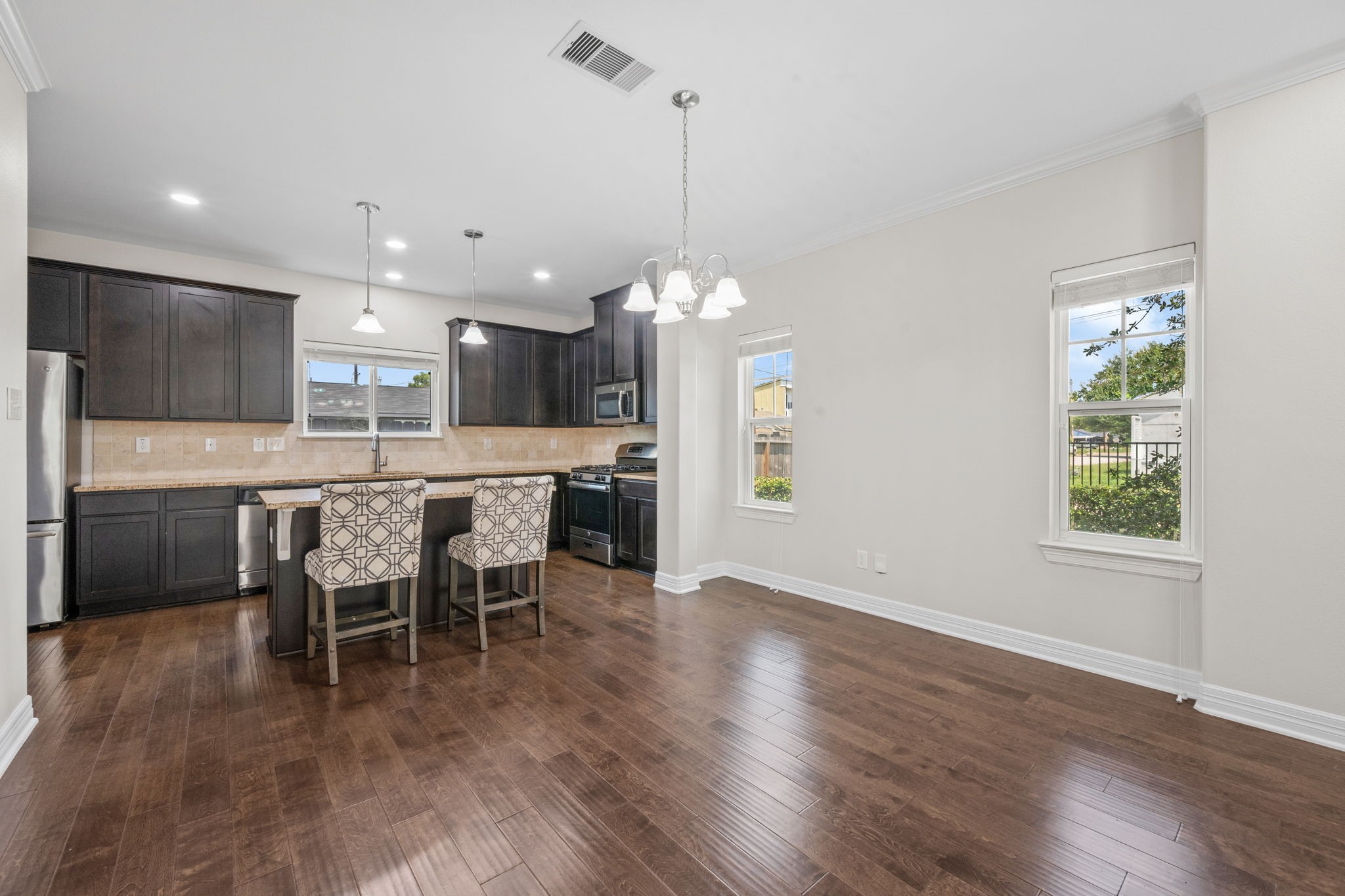 4827 Hardy Street Property Photo 6