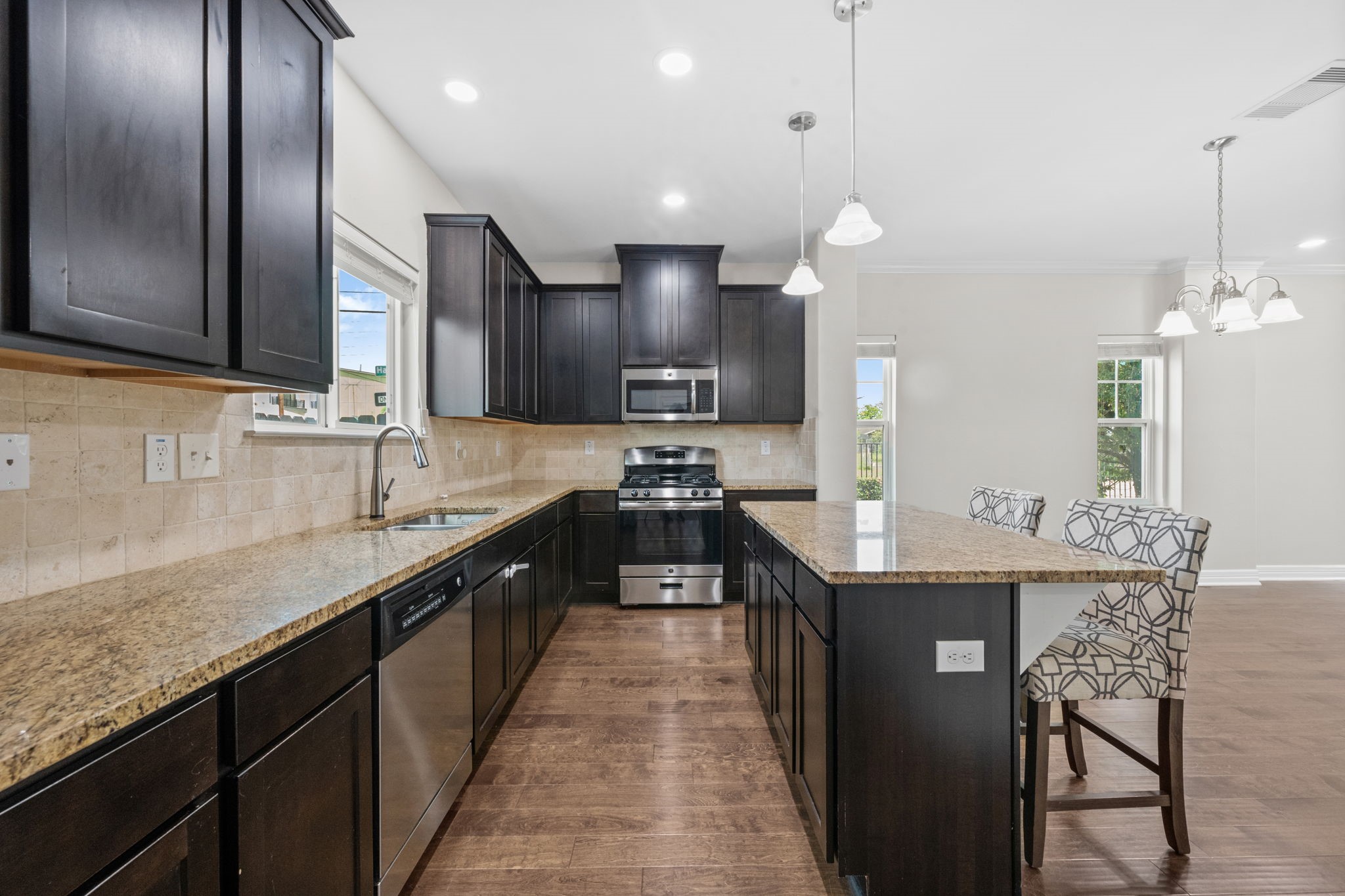 4827 Hardy Street Property Photo 10