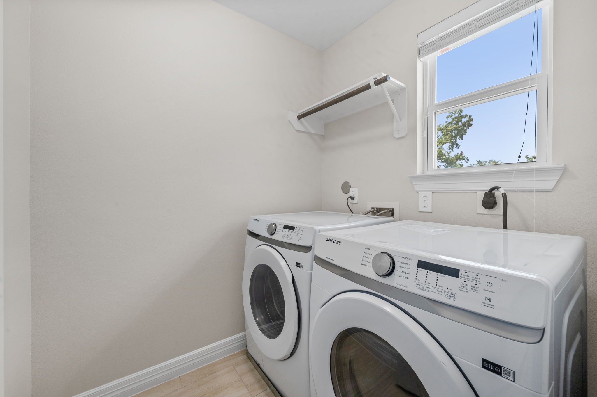 4827 Hardy Street Property Photo 13