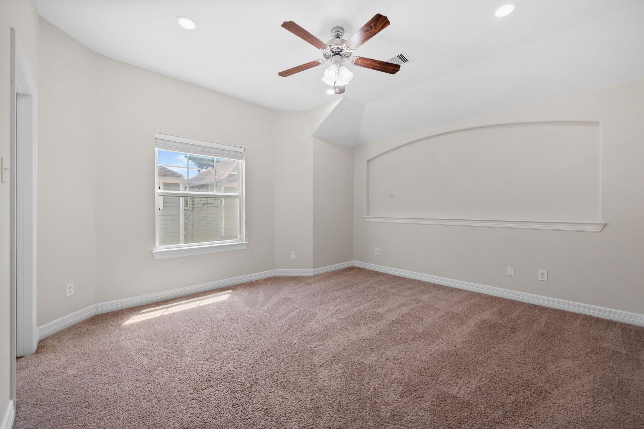 4827 Hardy Street Property Photo 14