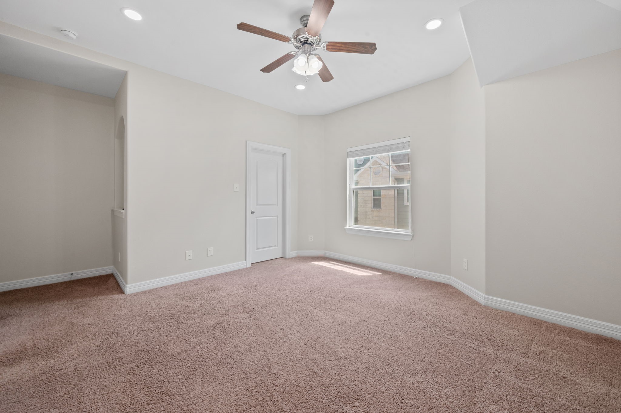 4827 Hardy Street Property Photo 15