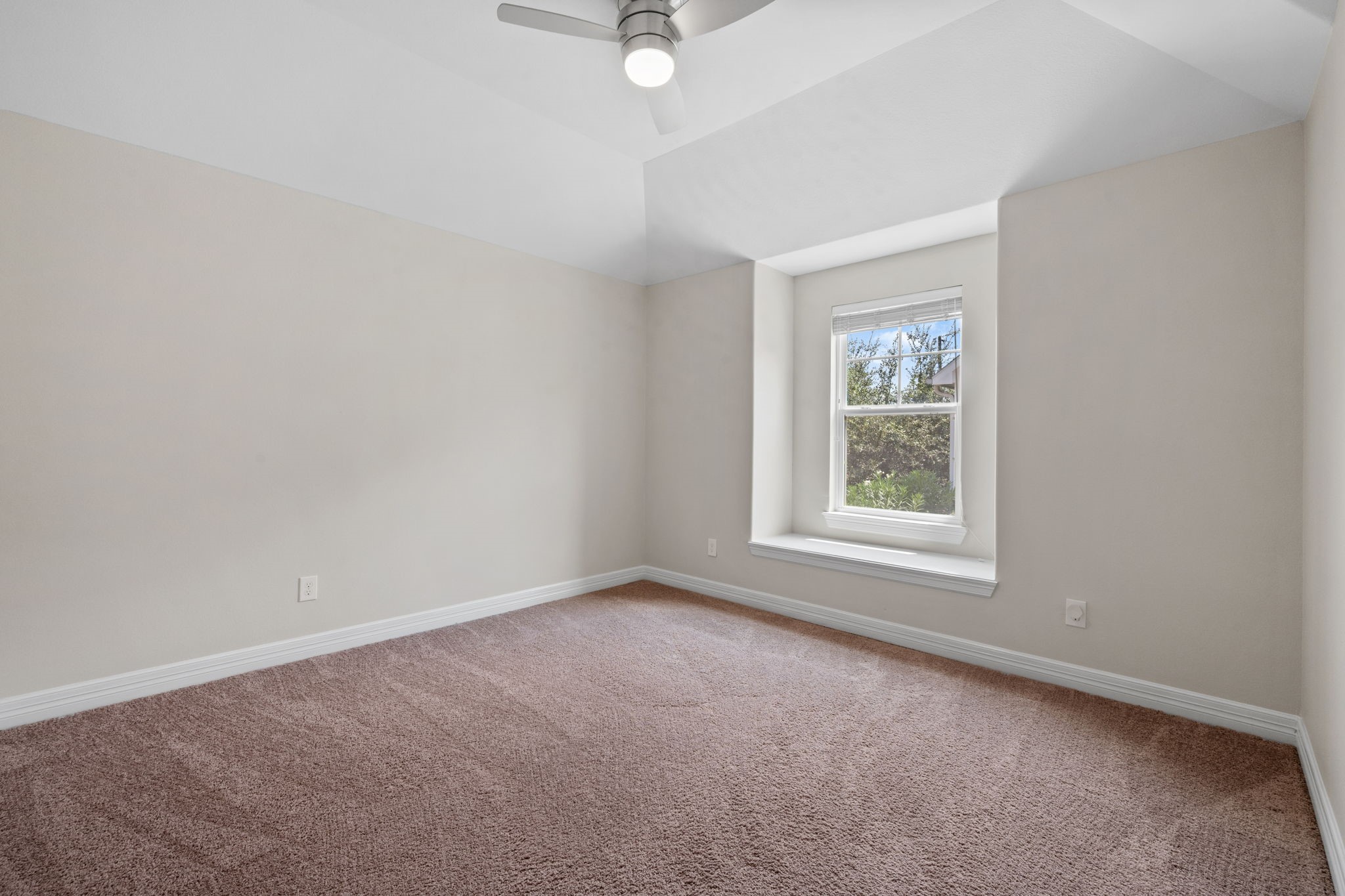 4827 Hardy Street Property Photo 24