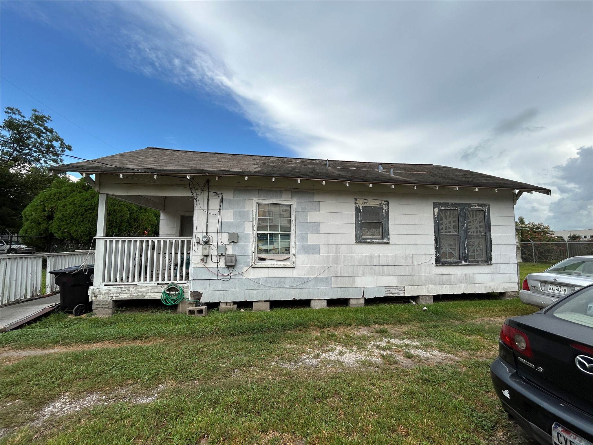 10612 Exeter St Property Photo 2
