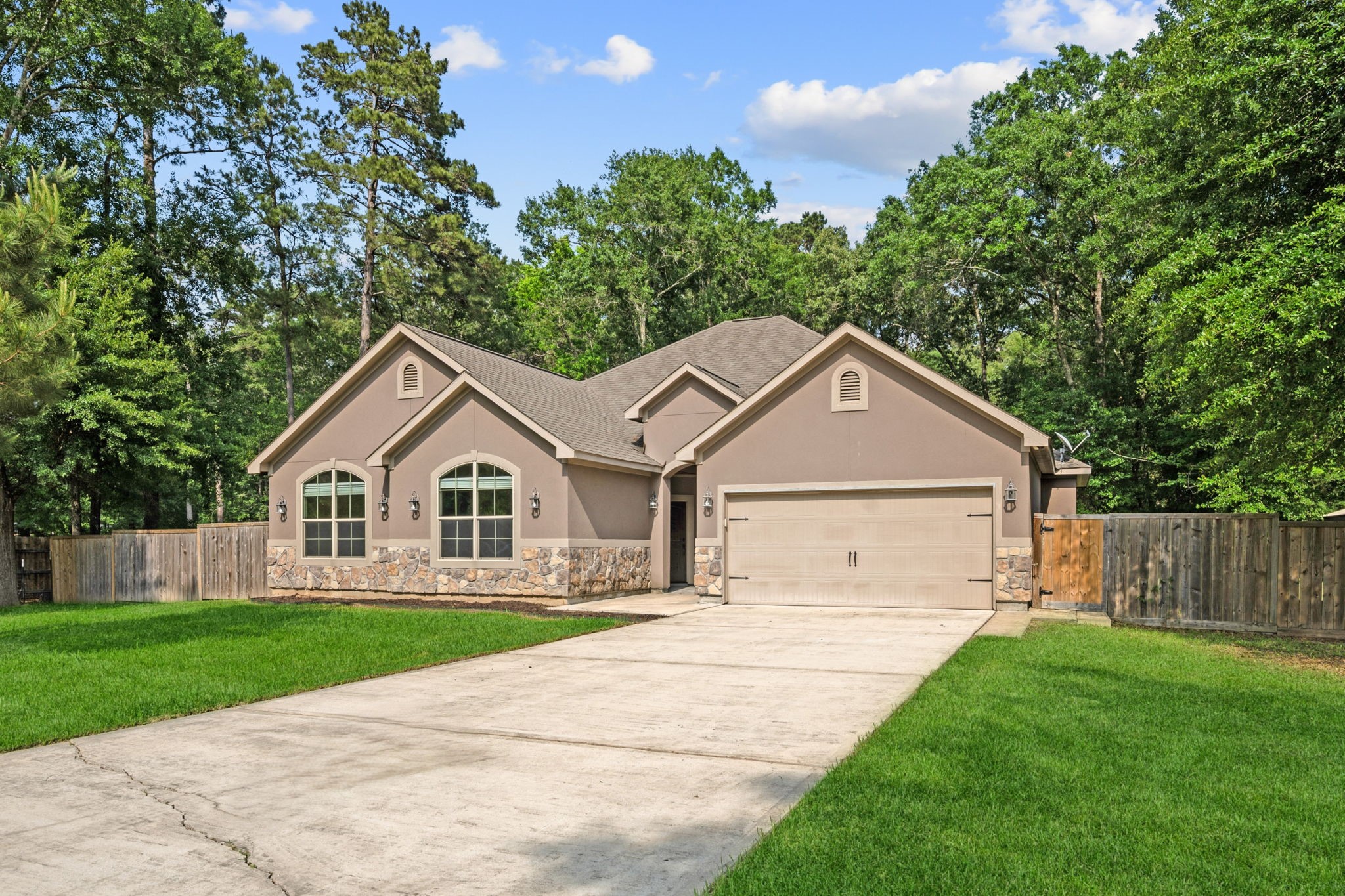 17111 Paluxy Court Property Photo 1