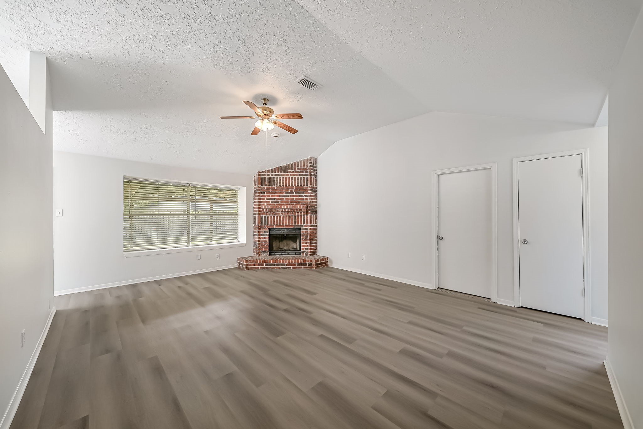16897 Blue Jay Street Property Photo 9