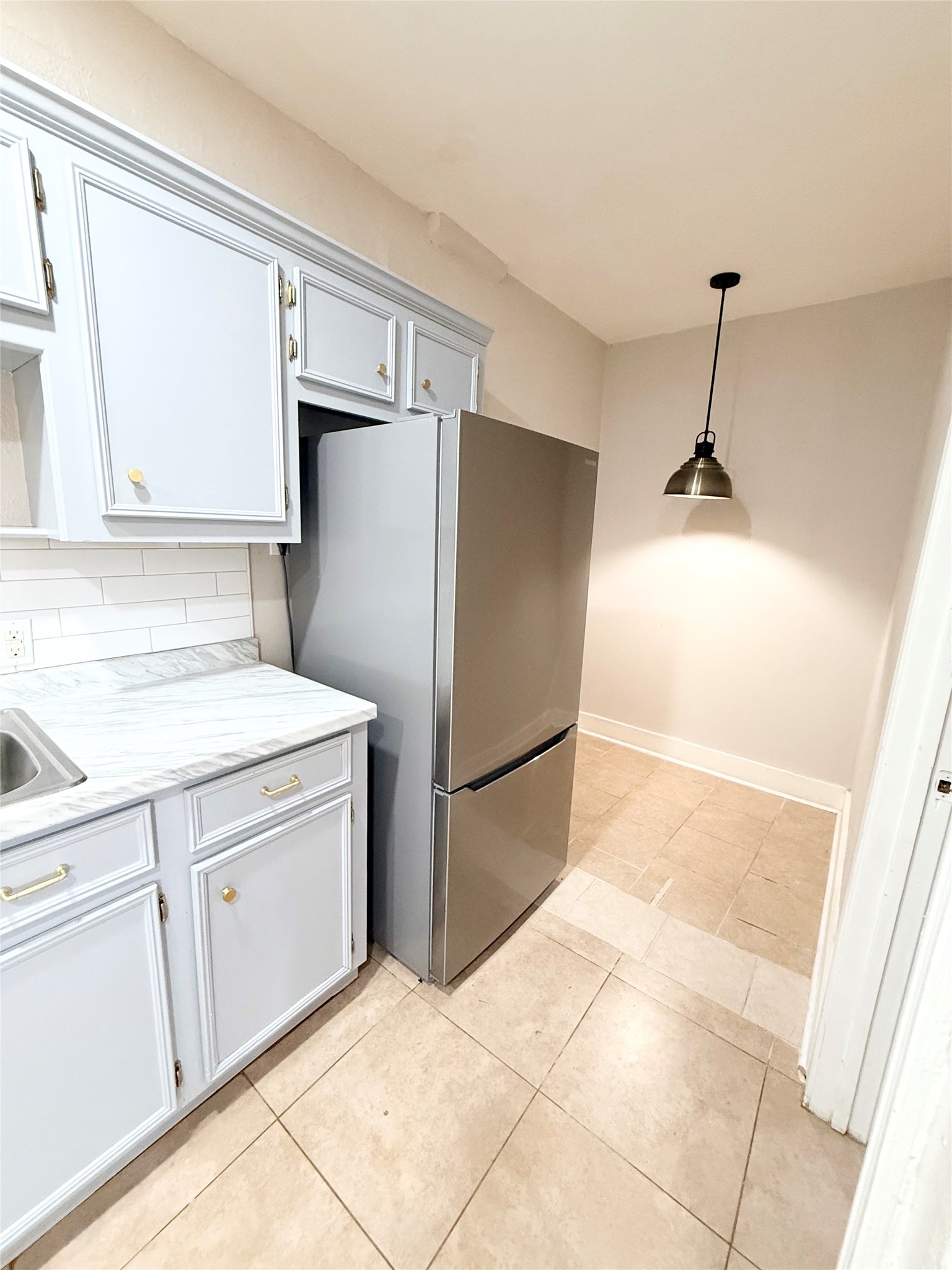 6109 Saxon Drive B Property Photo 6