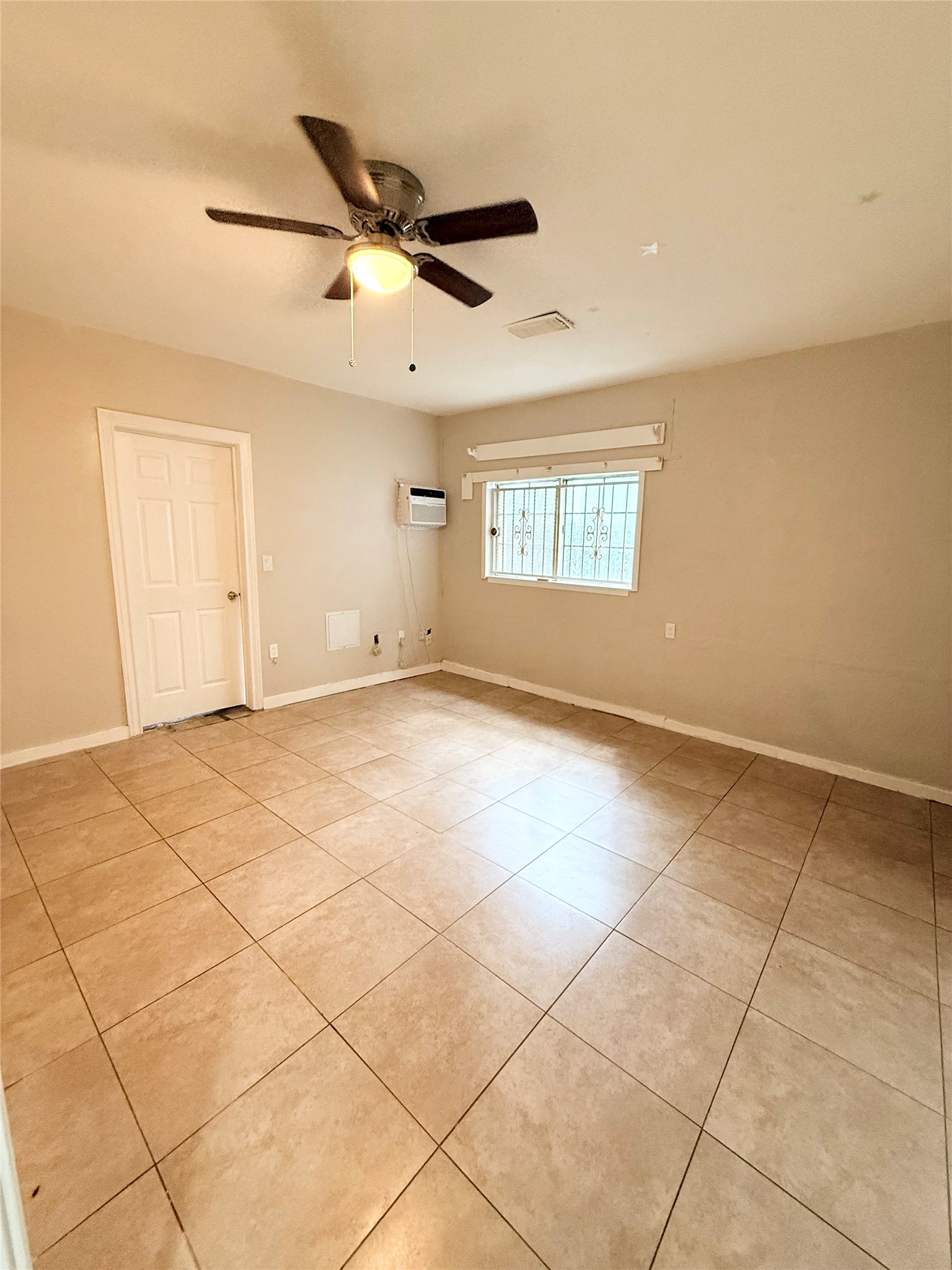 6109 Saxon Drive B Property Photo 7