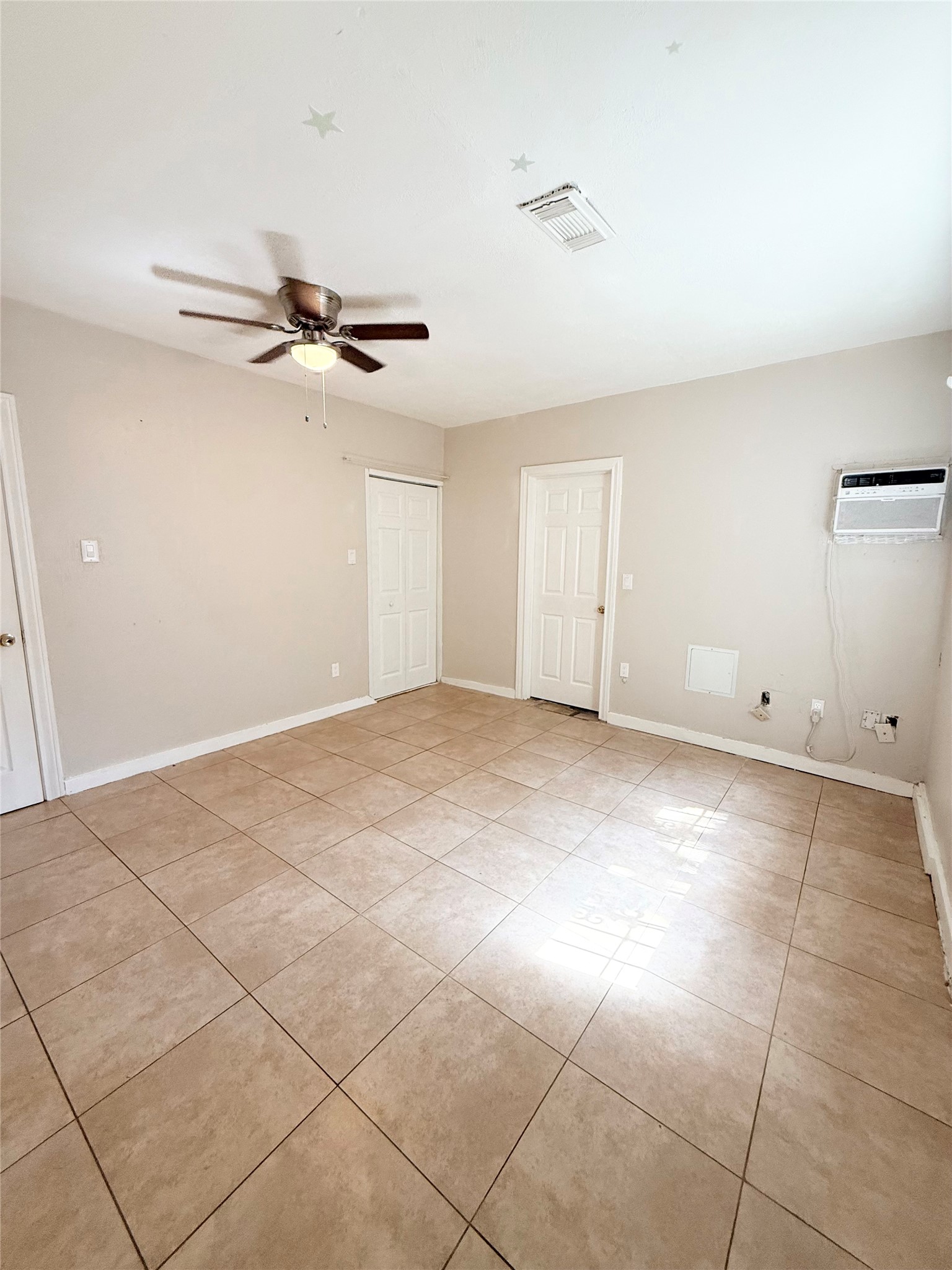 6109 Saxon Drive B Property Photo 8