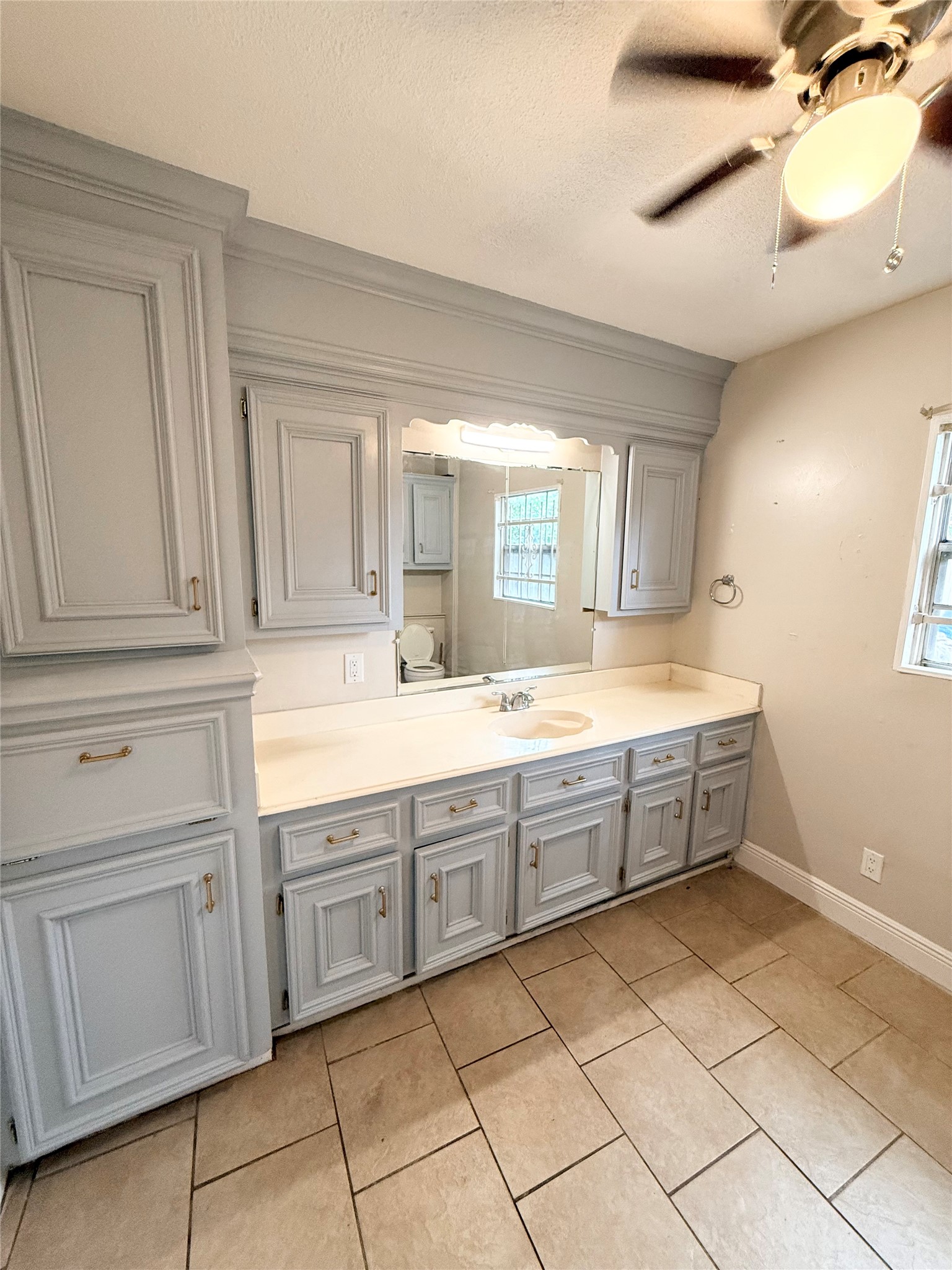 6109 Saxon Drive B Property Photo 9