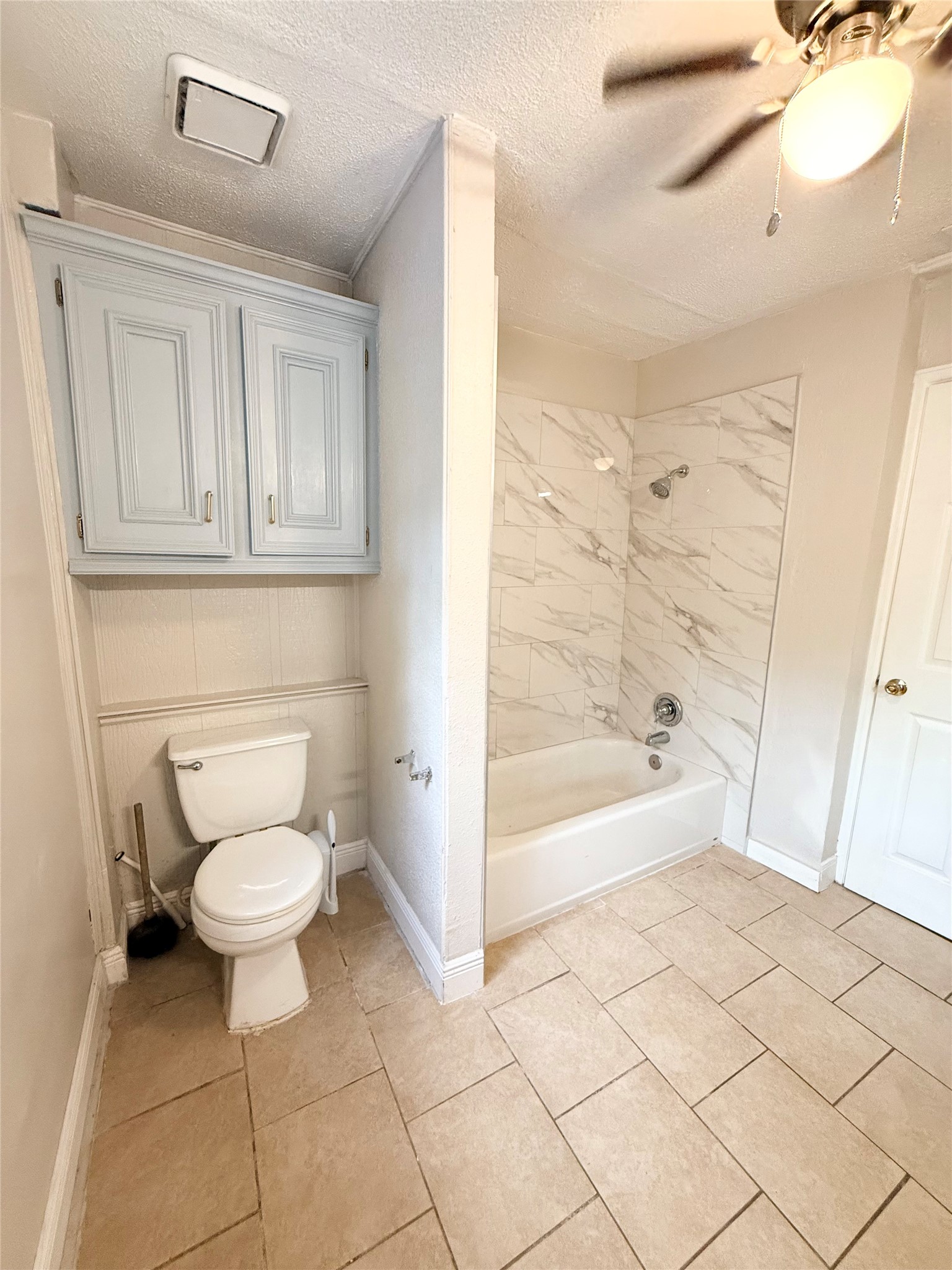 6109 Saxon Drive B Property Photo 10