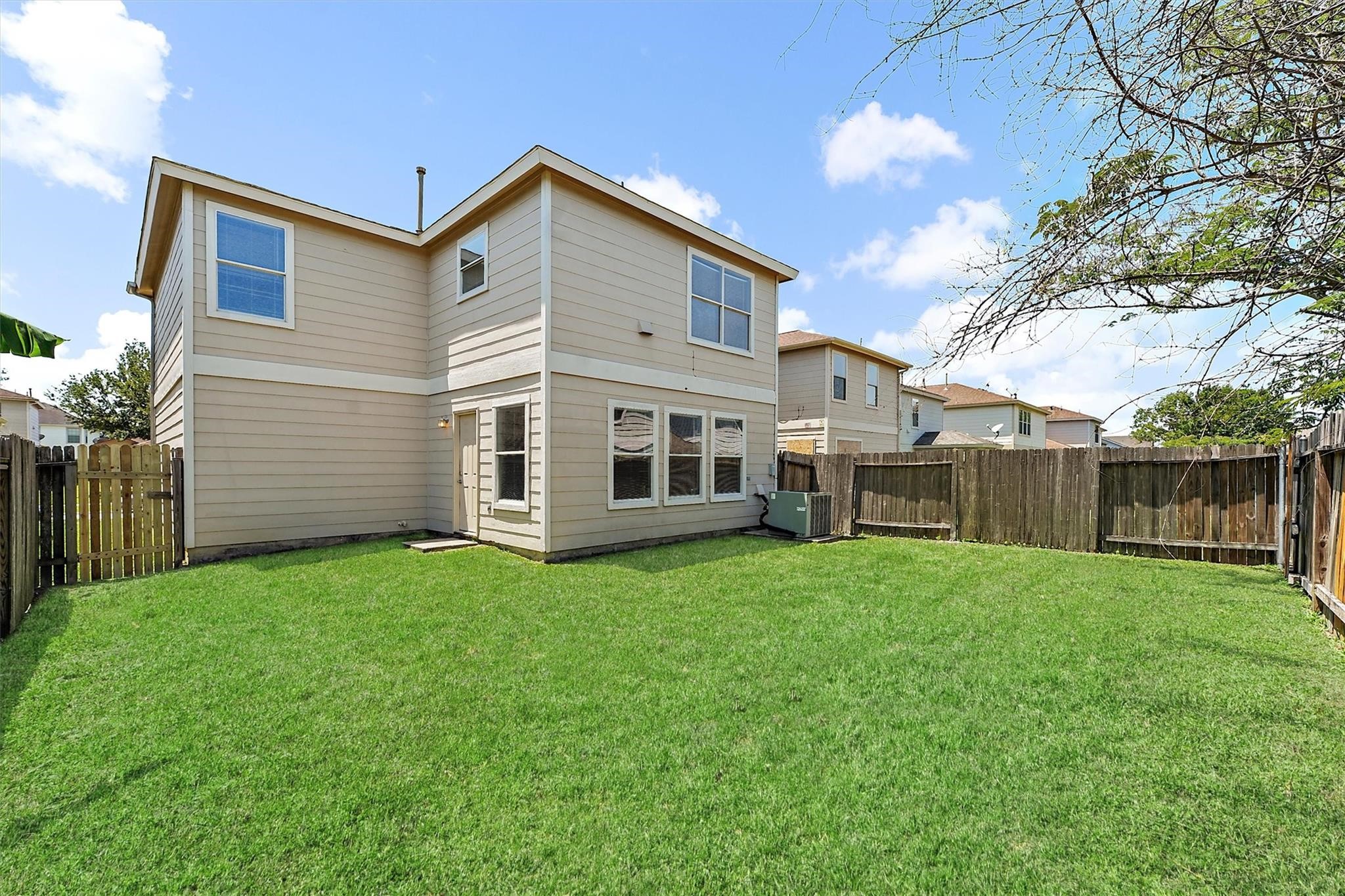 18910 Remington Mill Drive Property Photo 11