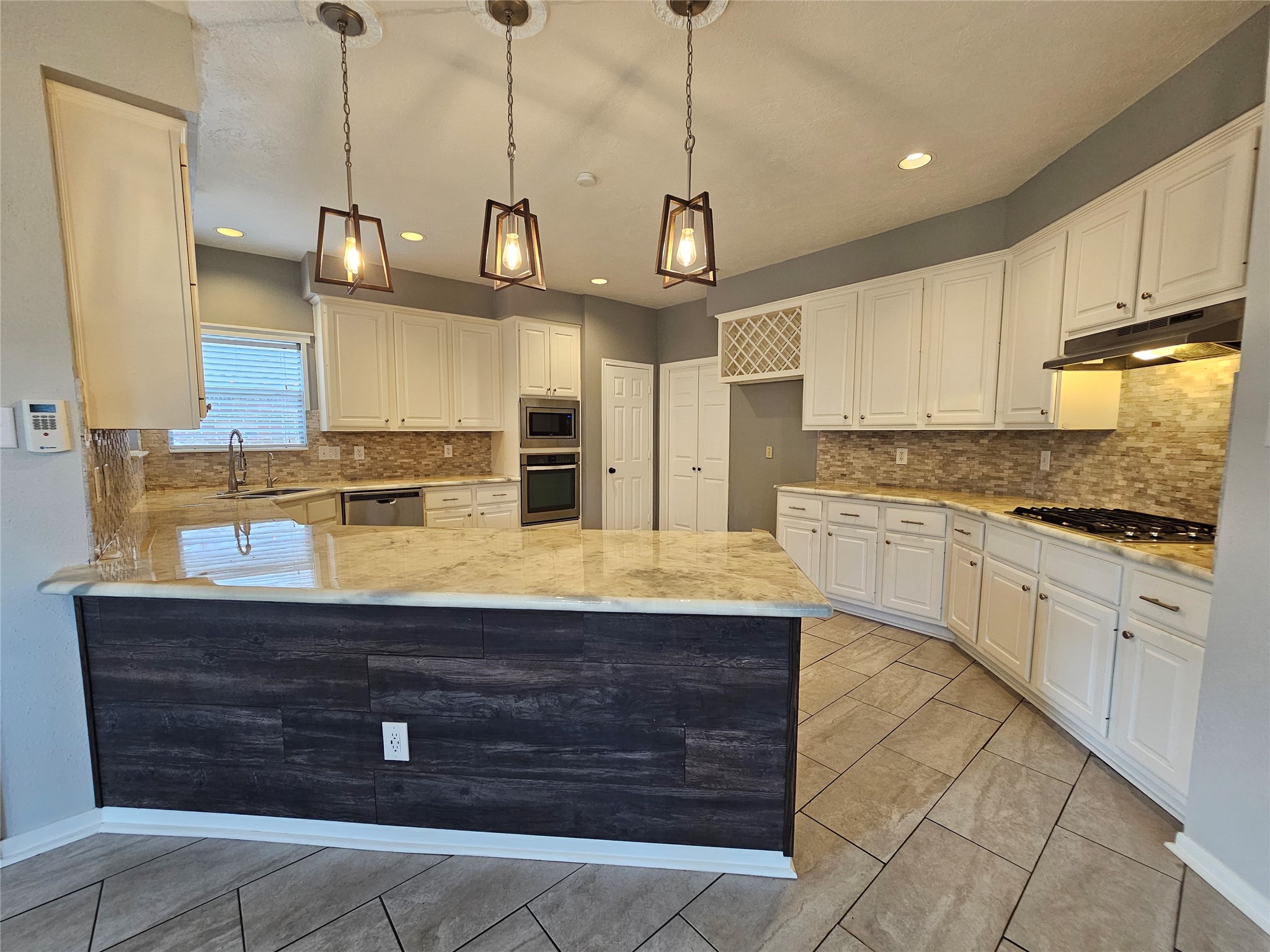15015 Dawnbrook Drive Property Photo 8