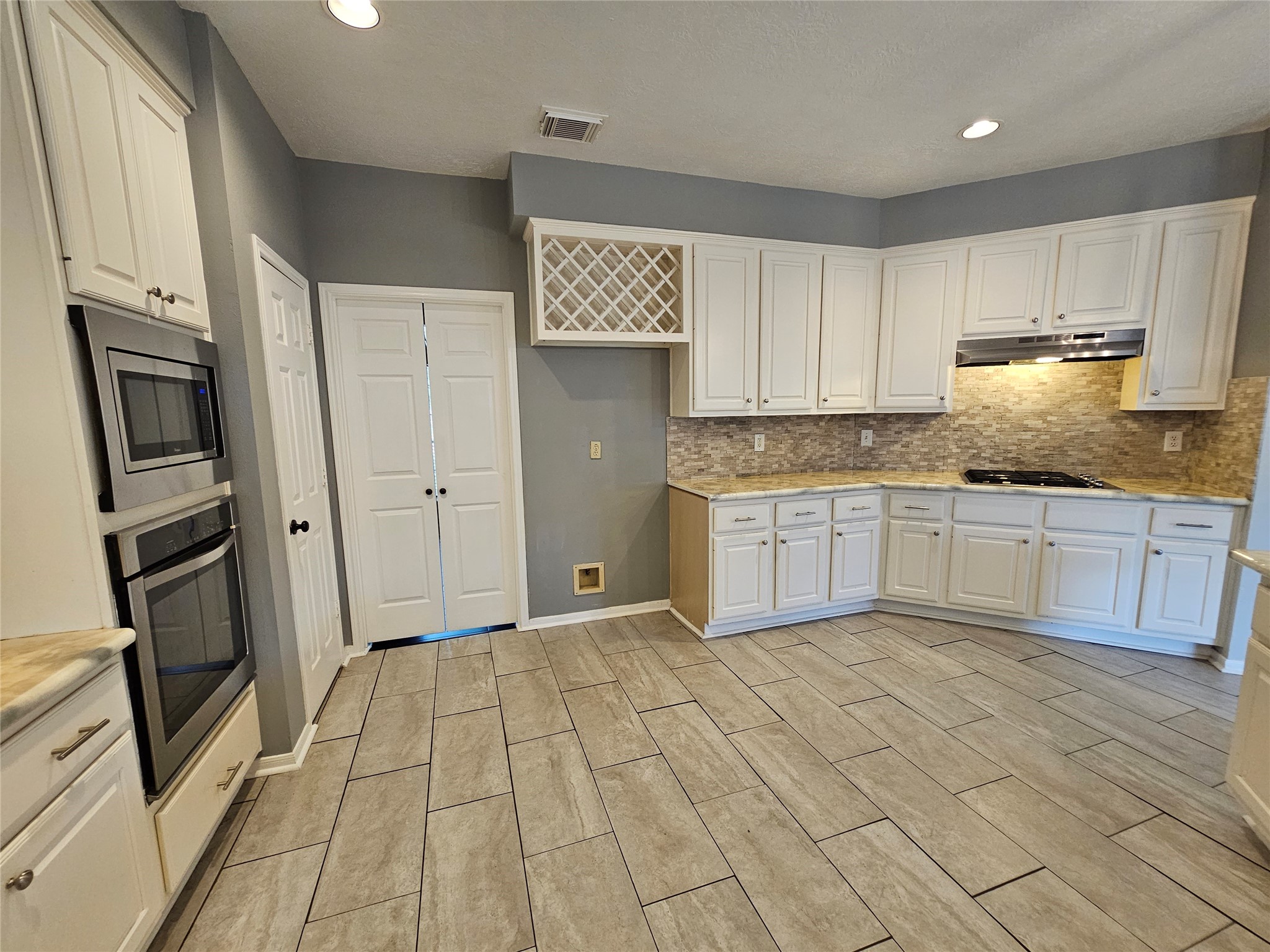 15015 Dawnbrook Drive Property Photo 9