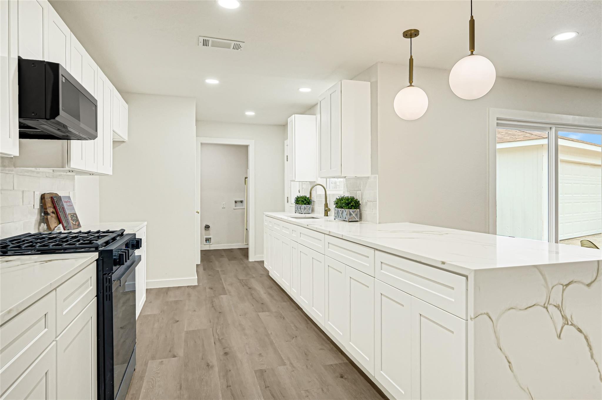 11102 Sagecanyon Drive, Houston Tx 77089 Property Photo 7
