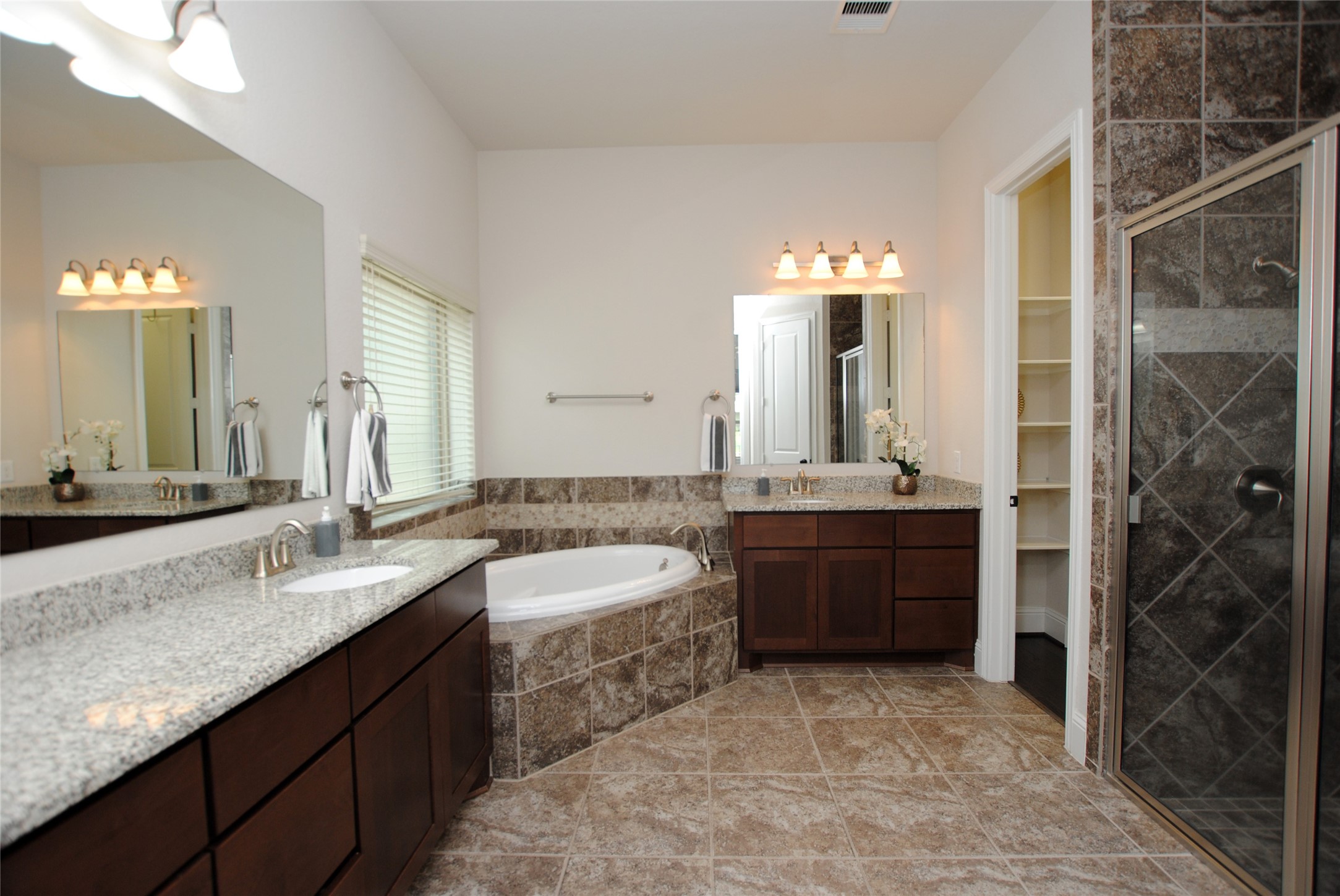 2032 Arrowood Glen Drive Property Photo 26