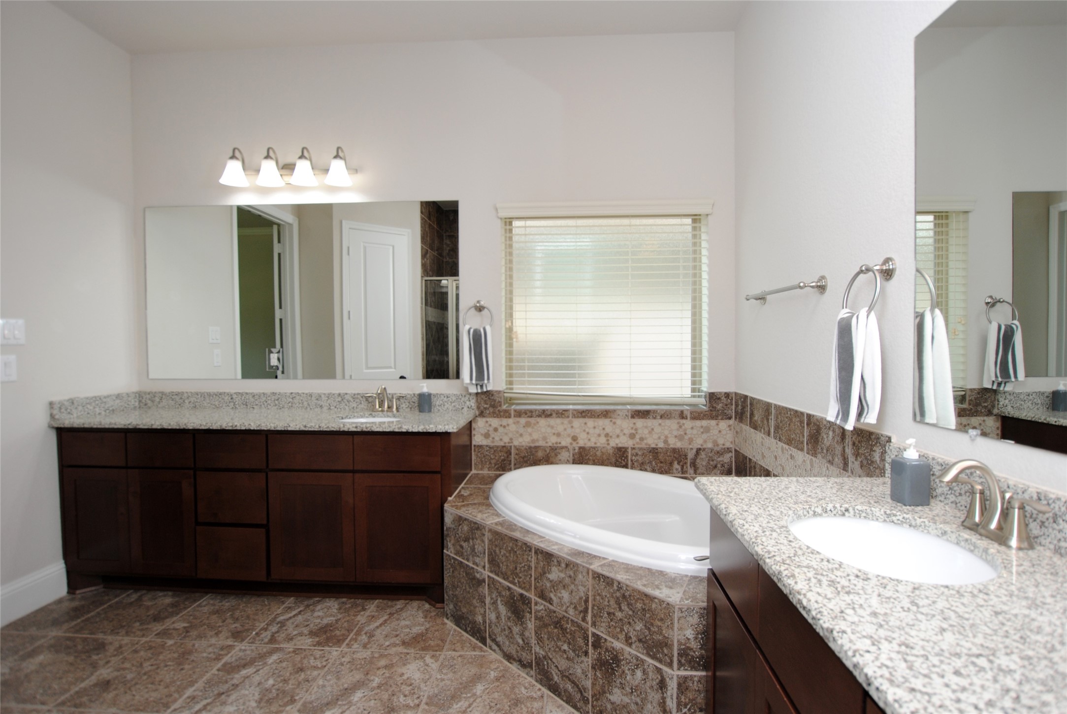 2032 Arrowood Glen Drive Property Photo 27