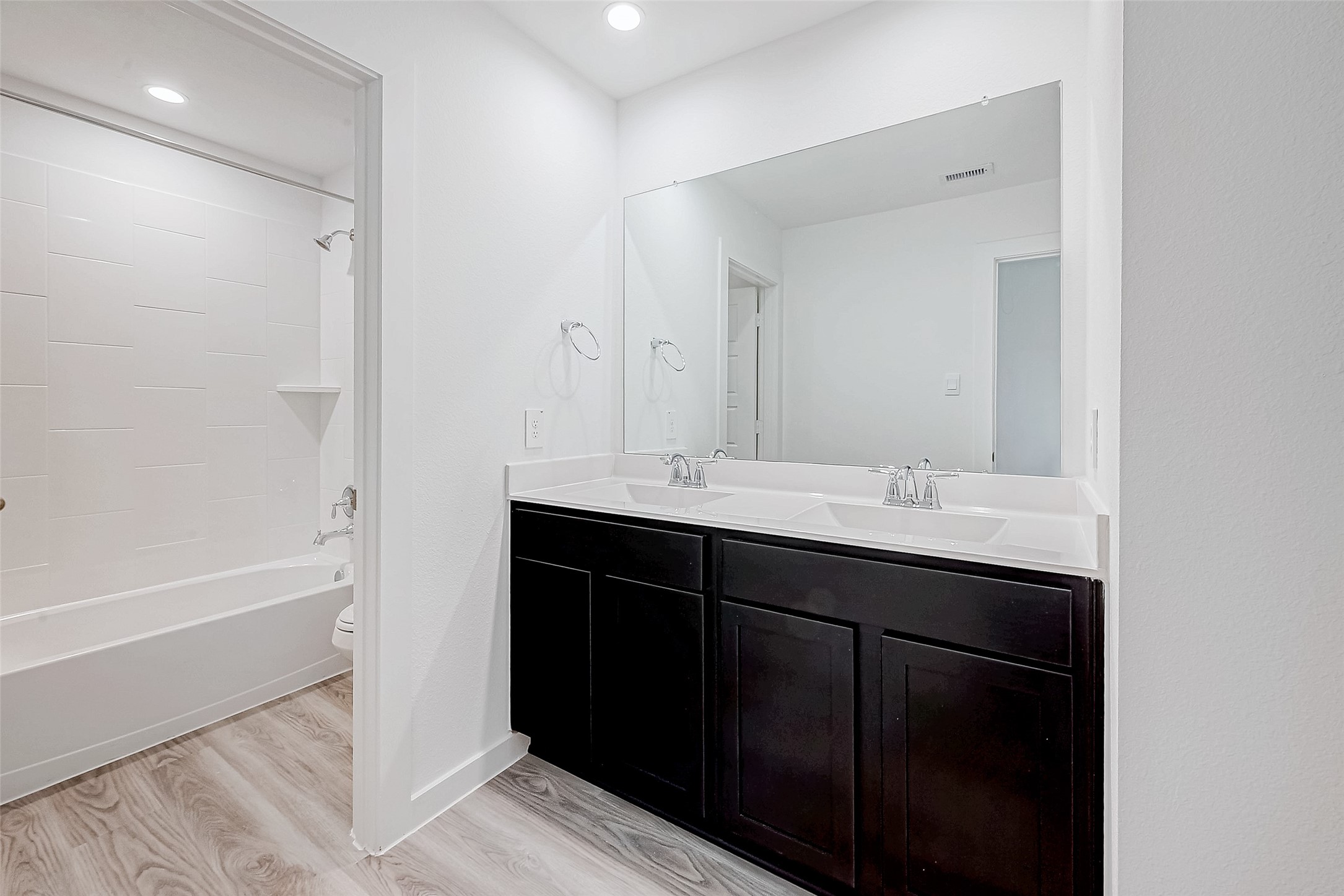 3204 Crown Gate Drive Property Photo 18